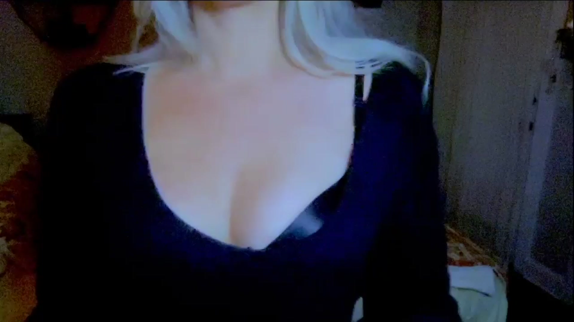 Gallery image thumbnail from Xonakitaxo's myfreecams stream on, 06/29/2025, 07:35 image 10 of 20
