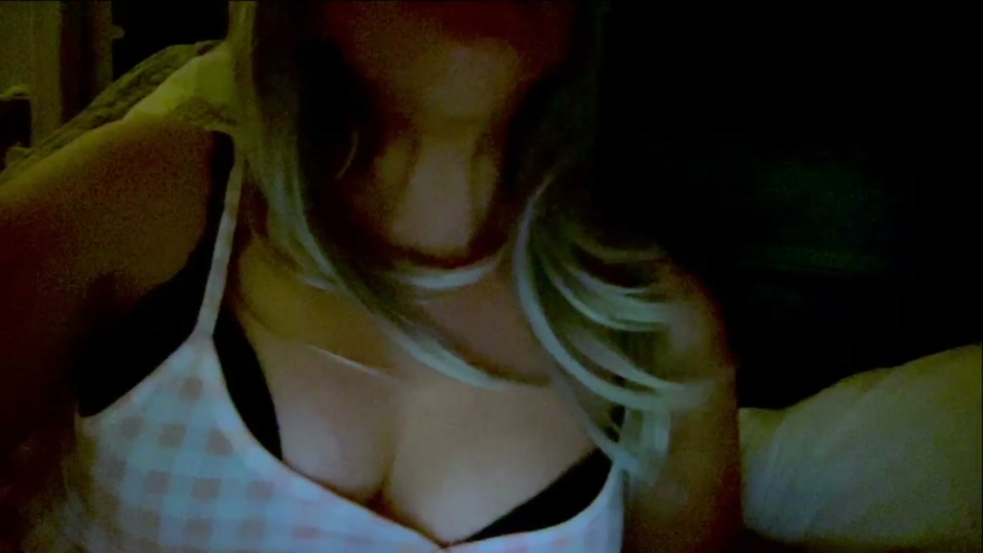 Gallery image thumbnail from Xonakitaxo's myfreecams stream on, 08/06/2025, 08:04 image 11 of 20