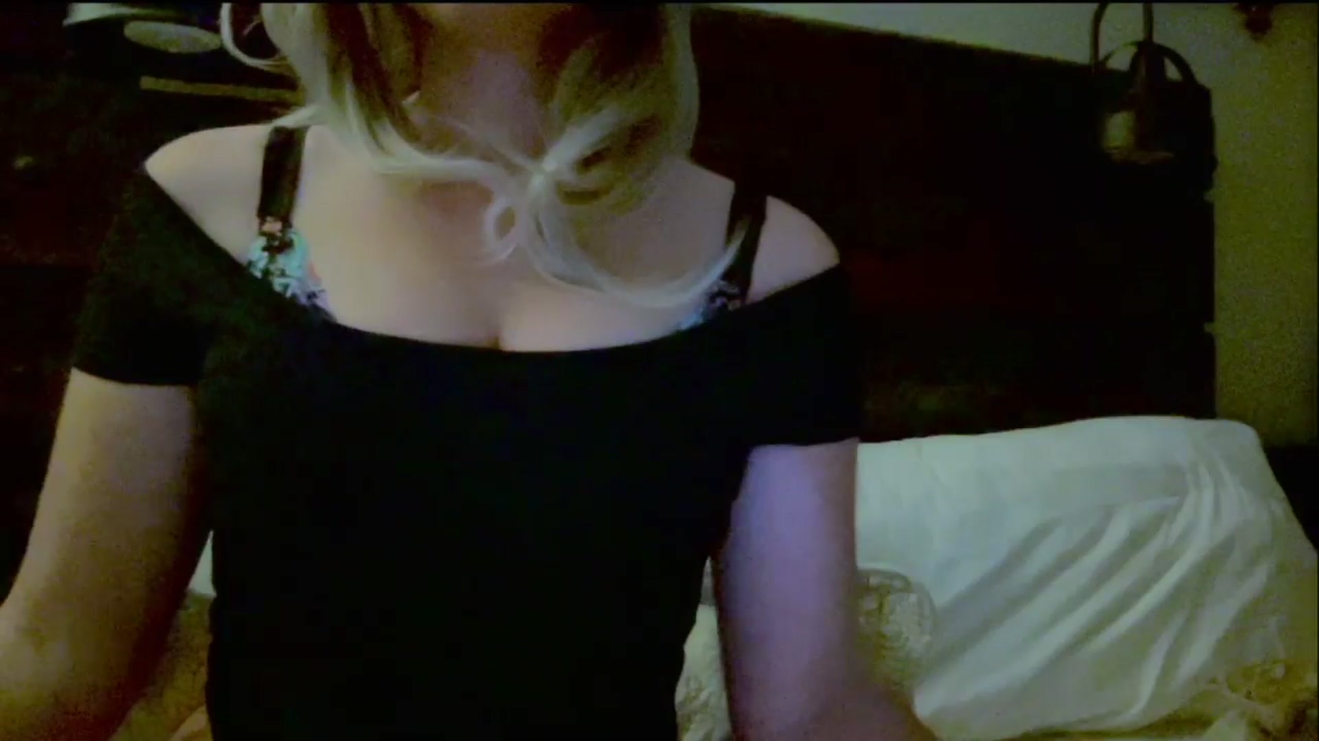 Gallery image thumbnail from Xonakitaxo's myfreecams stream on, 09/01/2025, 04:07 image 9 of 20