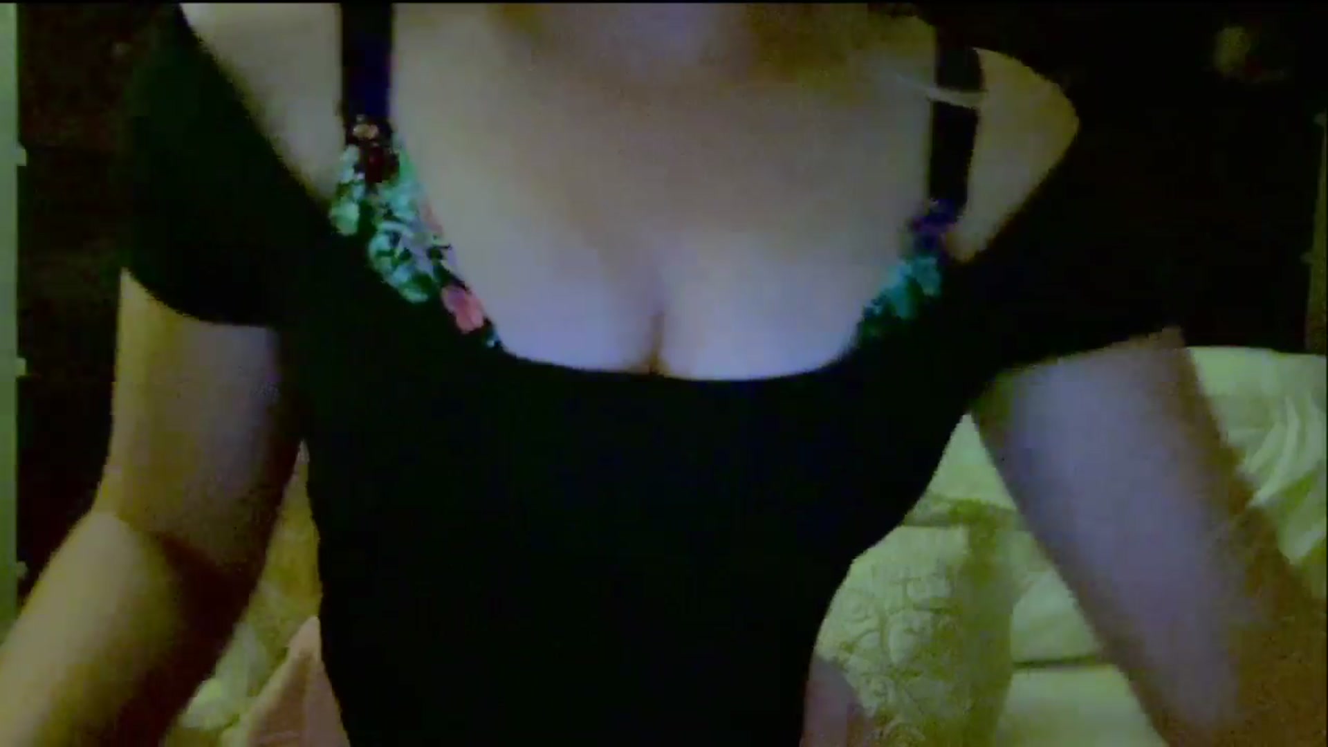 Gallery image thumbnail from Xonakitaxo's myfreecams stream on, 09/01/2025, 04:07 image 20 of 20