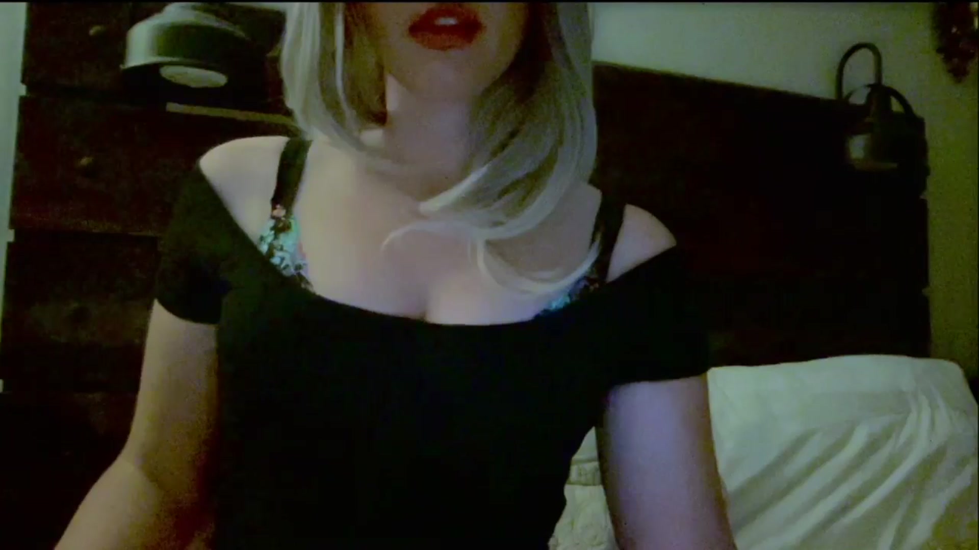 Gallery image thumbnail from Xonakitaxo's myfreecams stream on, 09/01/2025, 04:07 image 11 of 20