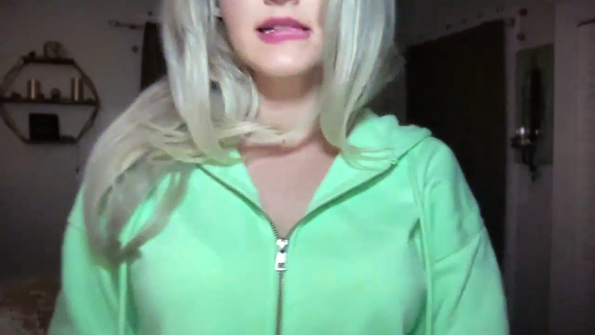 Gallery image thumbnail from Xonakitaxo's myfreecams stream on, 01/18/2026, 05:41 image 4 of 20
