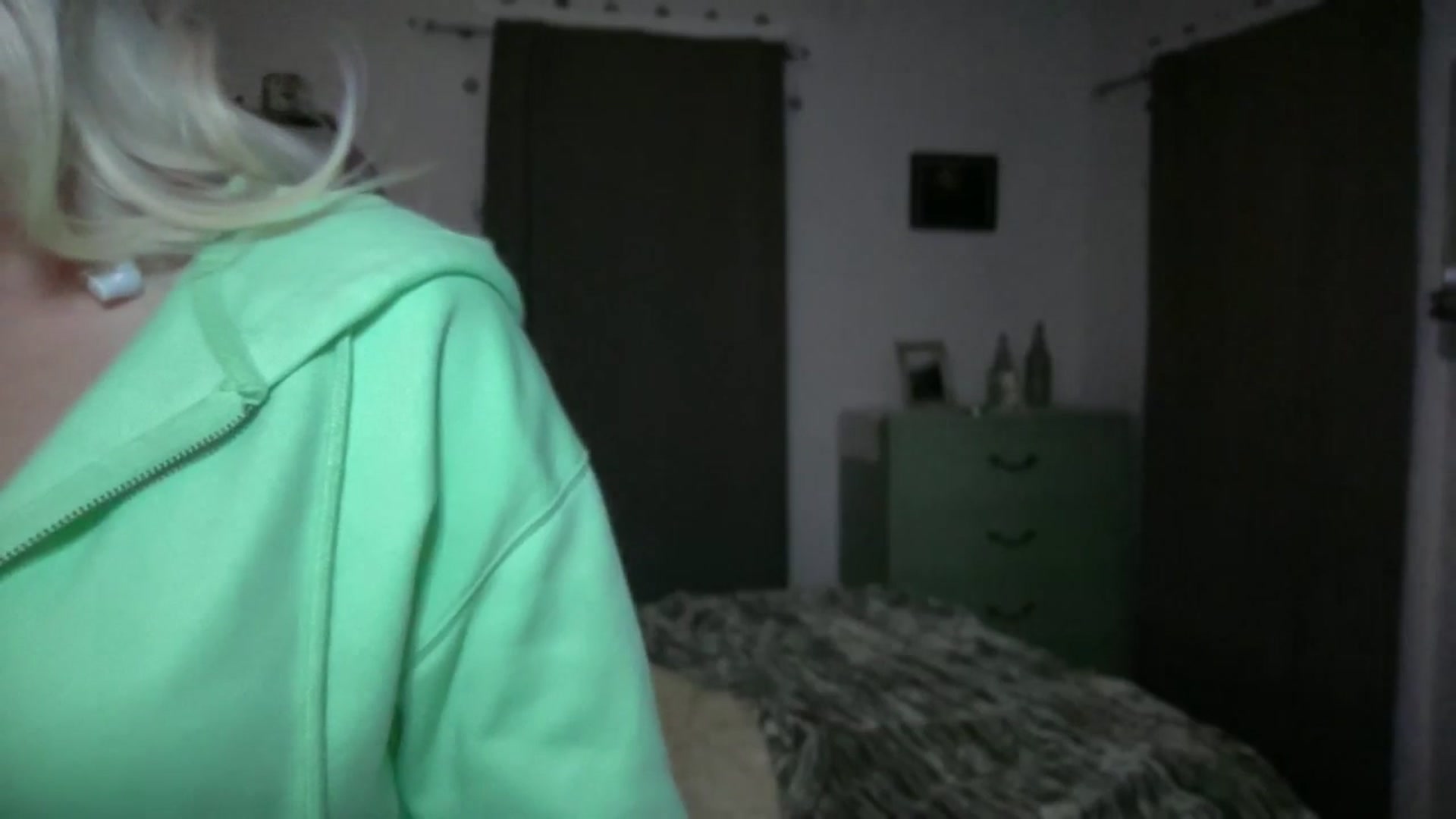 Gallery image thumbnail from Xonakitaxo's myfreecams stream on, 01/18/2026, 05:41 image 17 of 20