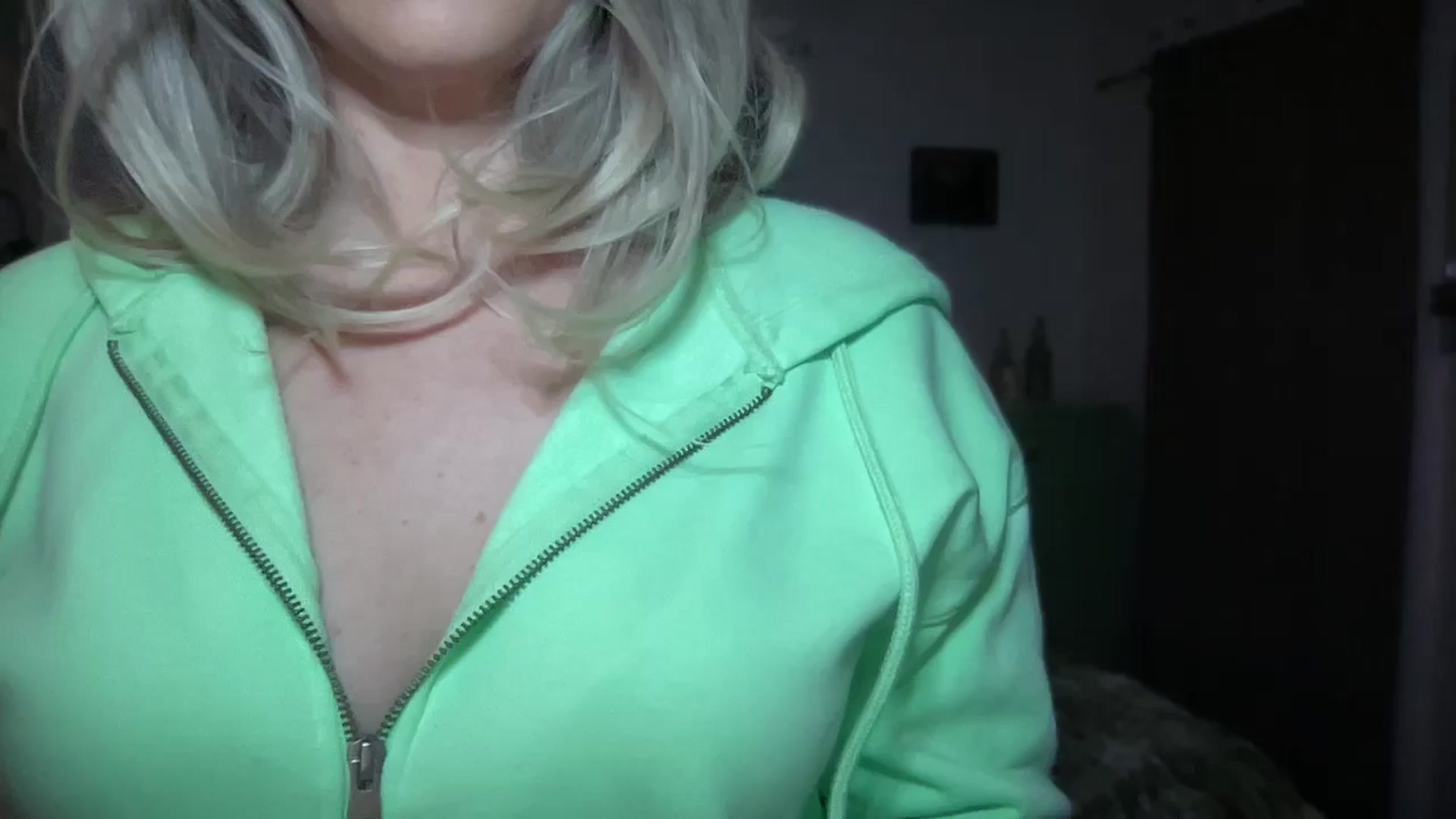 Gallery image thumbnail from Xonakitaxo's myfreecams stream on, 01/18/2026, 05:41 image 18 of 20
