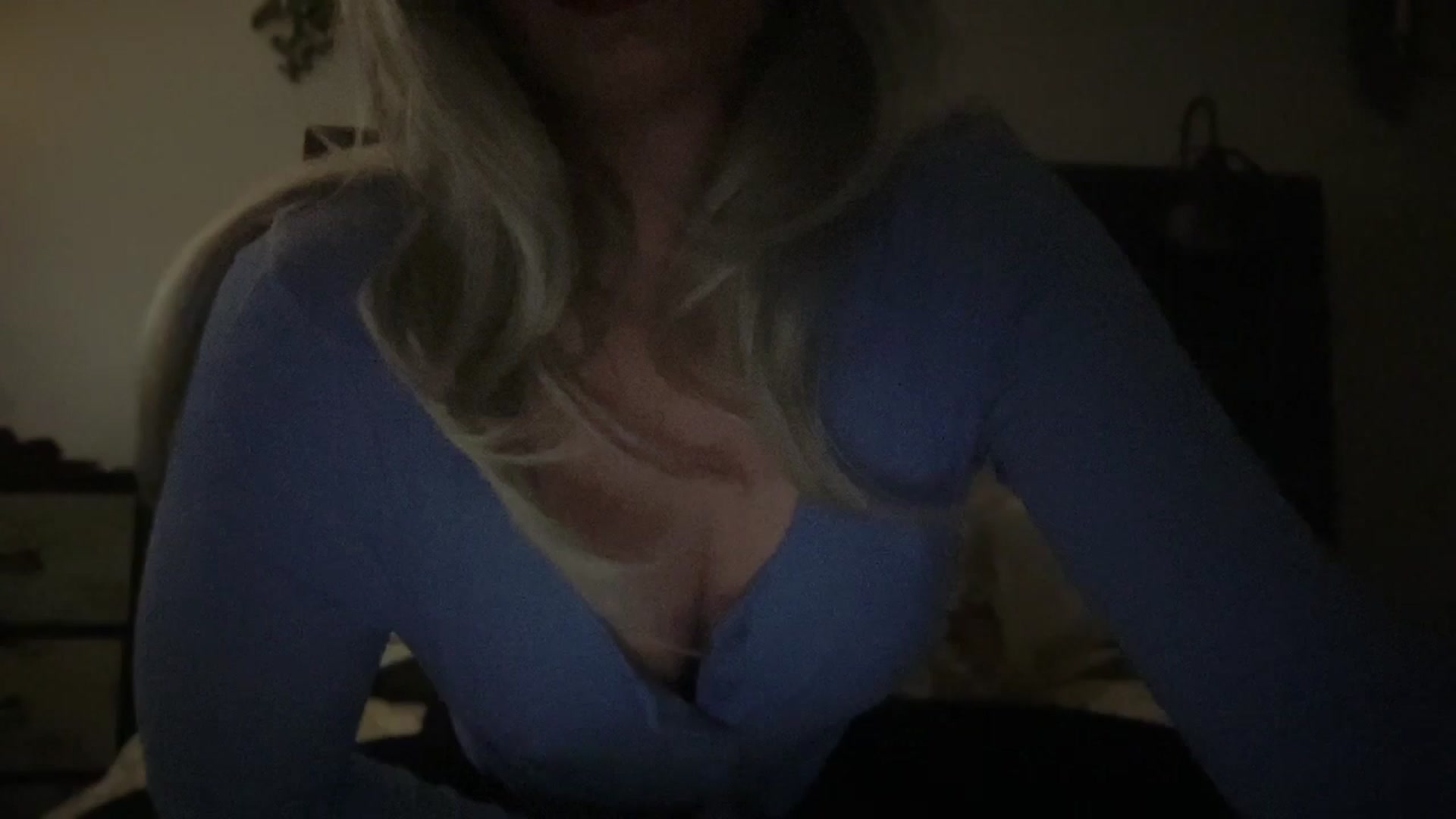 Gallery image thumbnail from Xonakitaxo's myfreecams stream on, 01/25/2026, 03:15 image 3 of 20