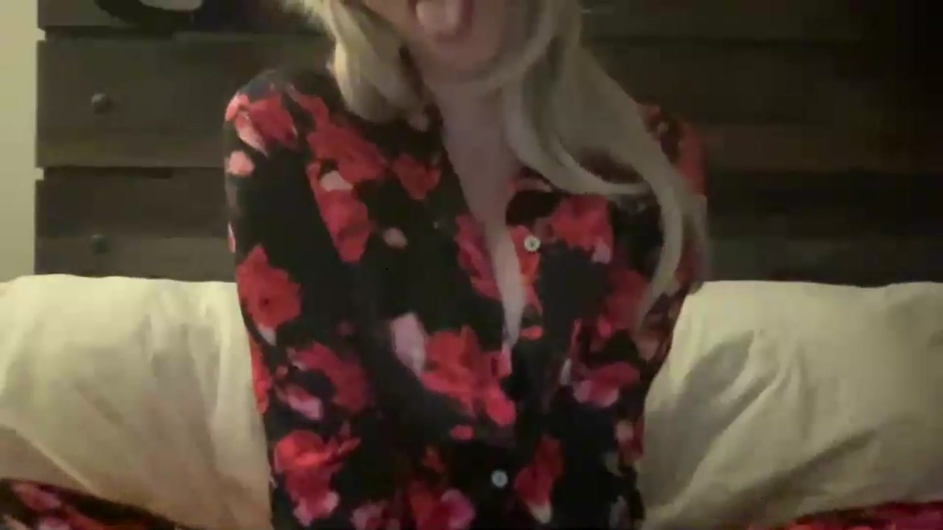 Gallery image thumbnail from Xonakitaxo's myfreecams stream on, 02/07/2026, 05:07 image 6 of 20