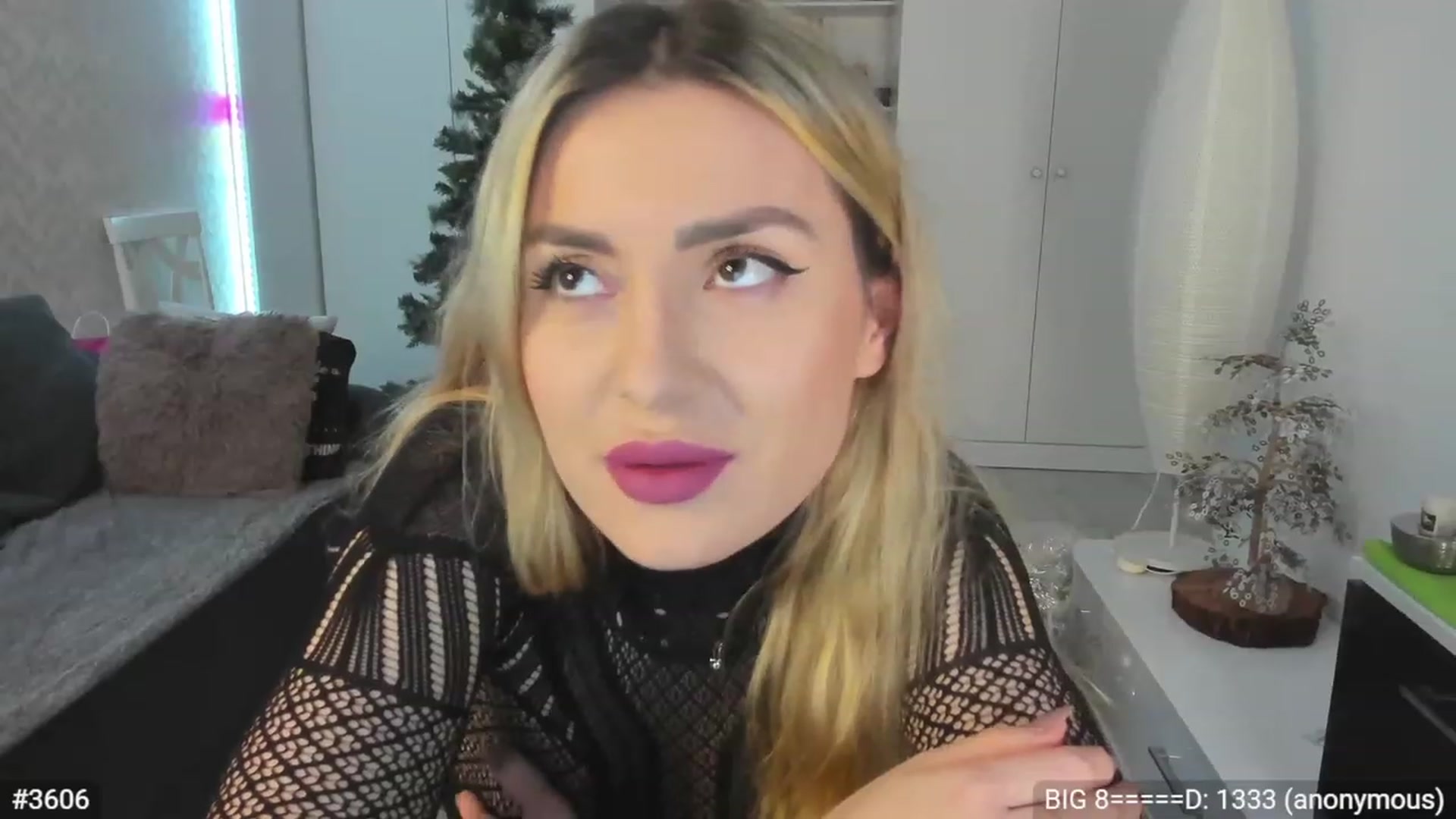 Gallery image thumbnail from Xonita4Tigre's myfreecams stream on, 12/13/2022, 24:48 image 15 of 20