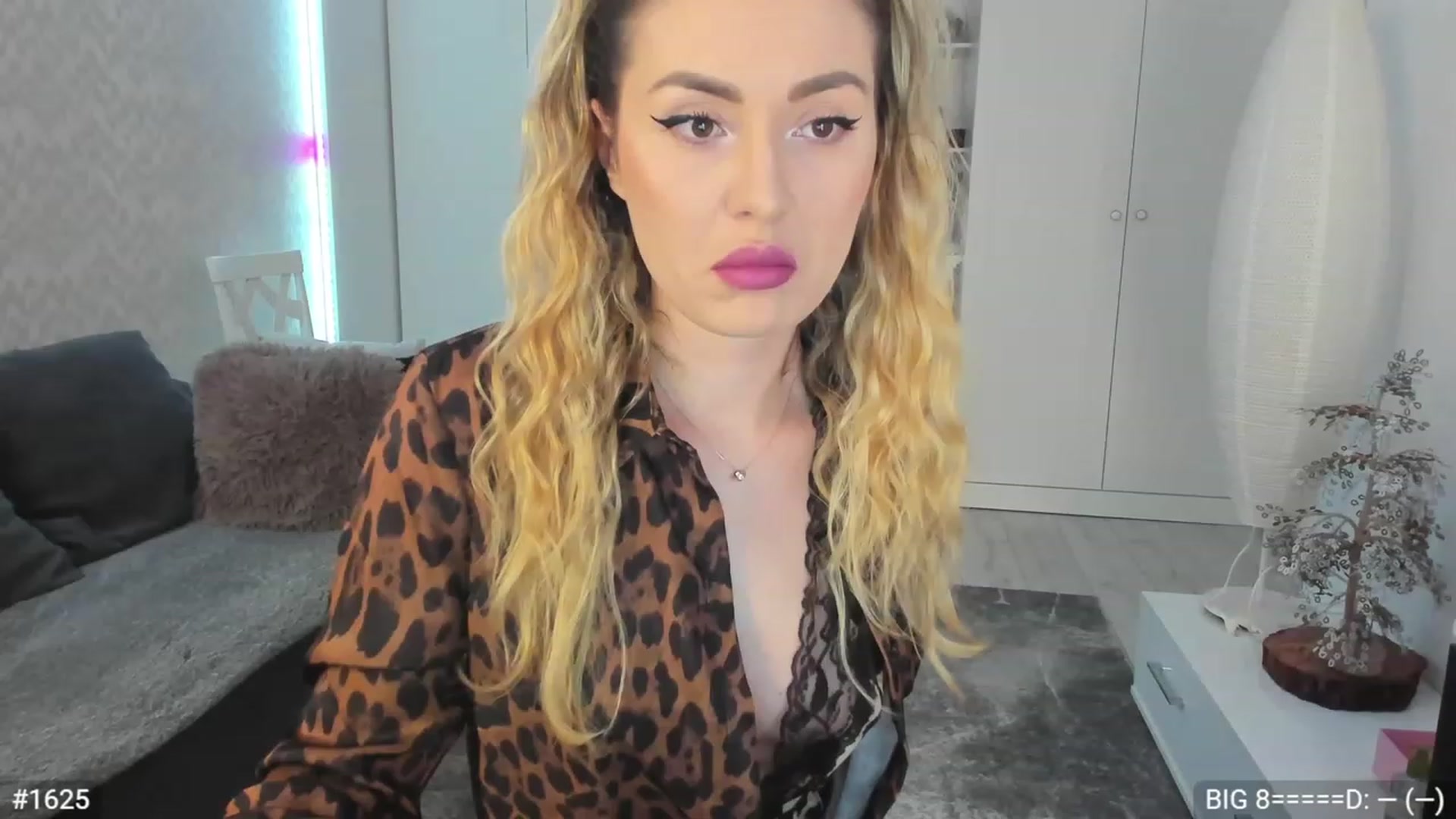 Gallery image thumbnail from Xonnie's myfreecams stream on, 01/19/2023, 23:03 image 3 of 20