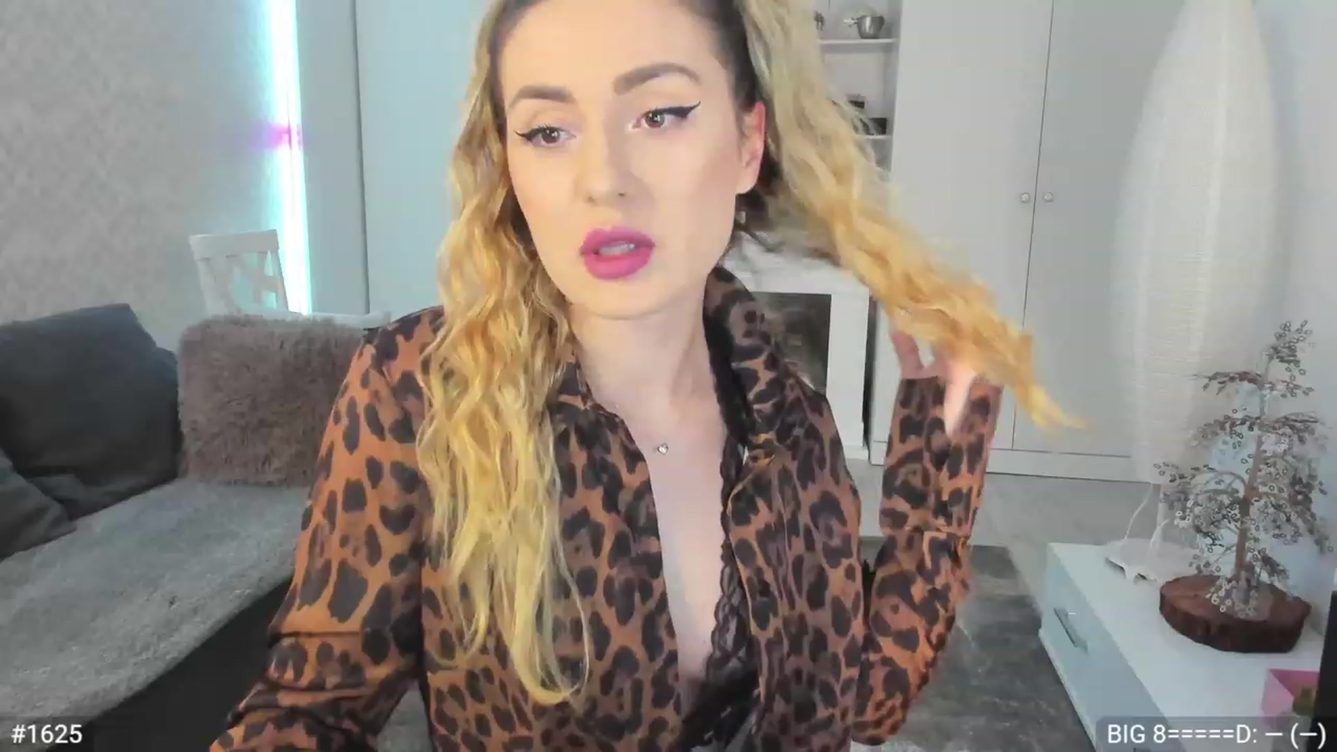 Gallery image thumbnail from Xonnie's myfreecams stream on, 01/19/2023, 23:03 image 4 of 20