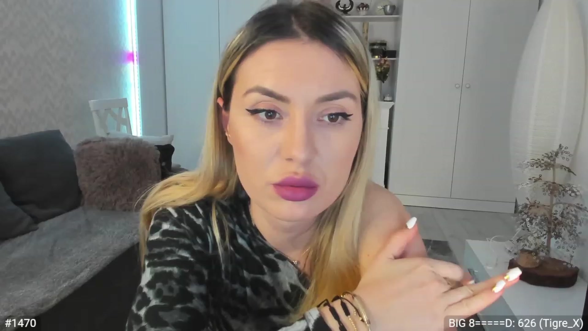 Gallery image thumbnail from Xonnie's myfreecams stream on, 01/22/2023, 24:03 image 15 of 20