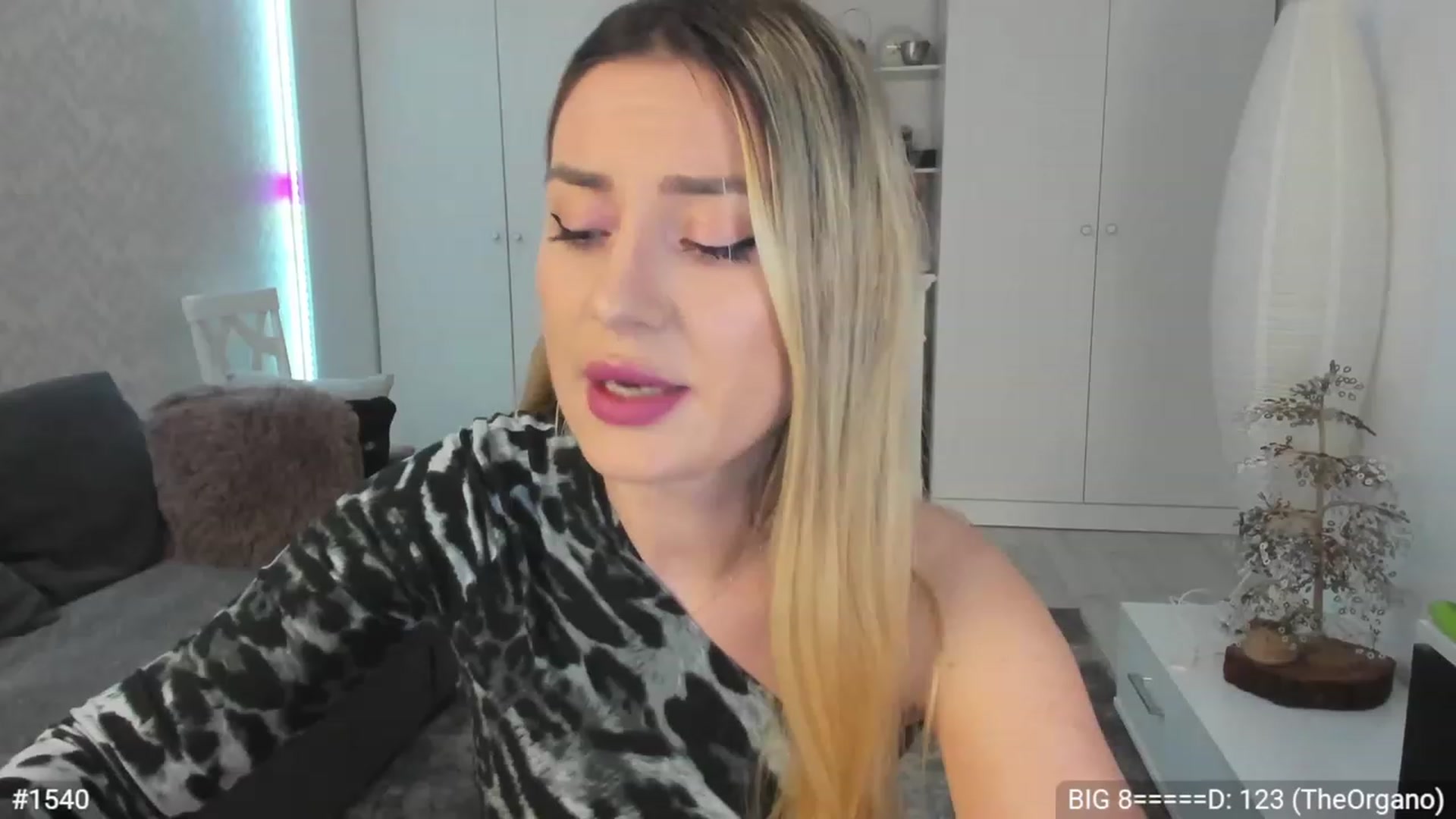 Gallery image thumbnail from Xonnie's myfreecams stream on, 01/22/2023, 24:03 image 6 of 20