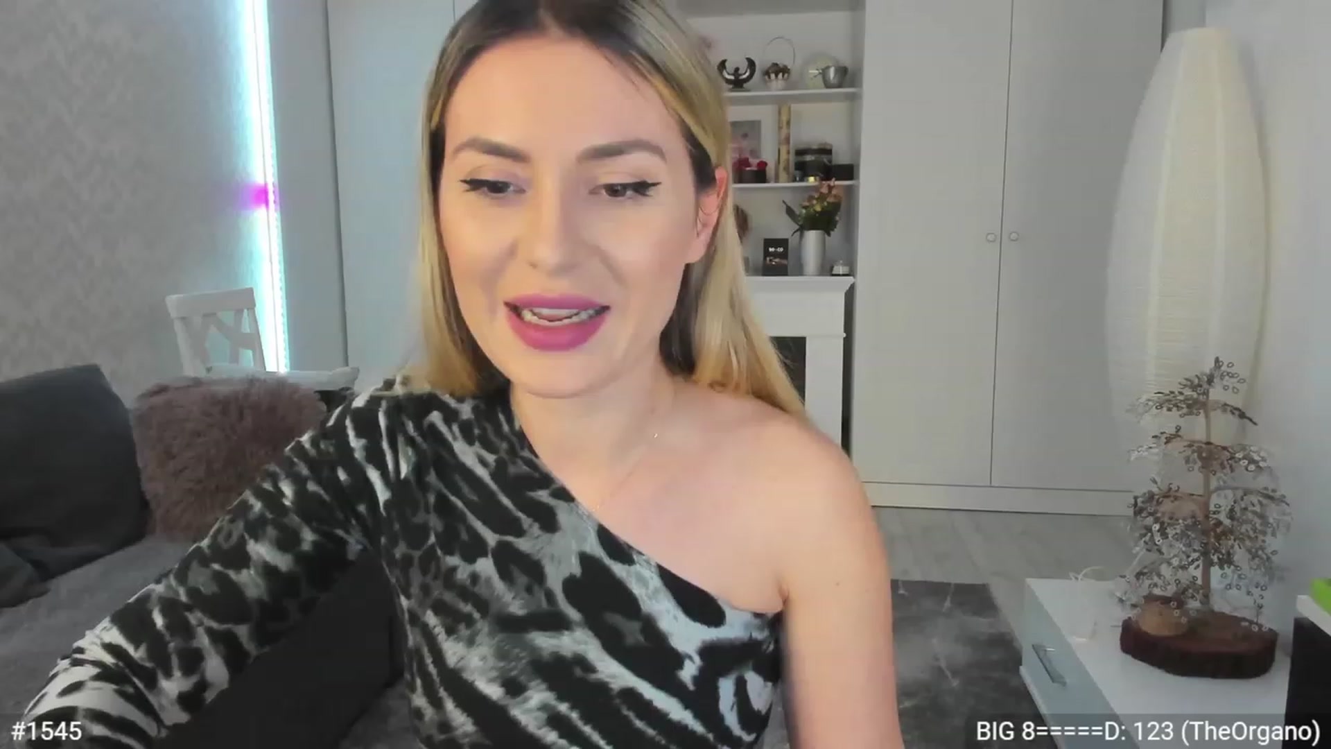 Gallery image thumbnail from Xonnie's myfreecams stream on, 01/22/2023, 24:03 image 4 of 20