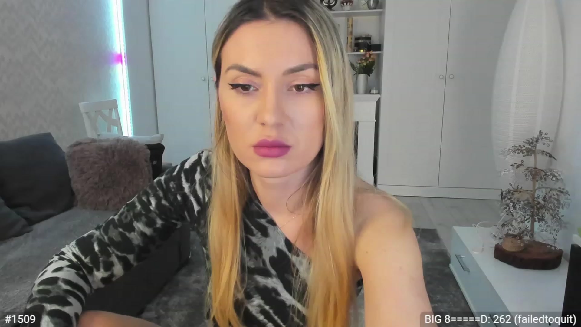 Gallery image thumbnail from Xonnie's myfreecams stream on, 01/22/2023, 24:03 image 8 of 20