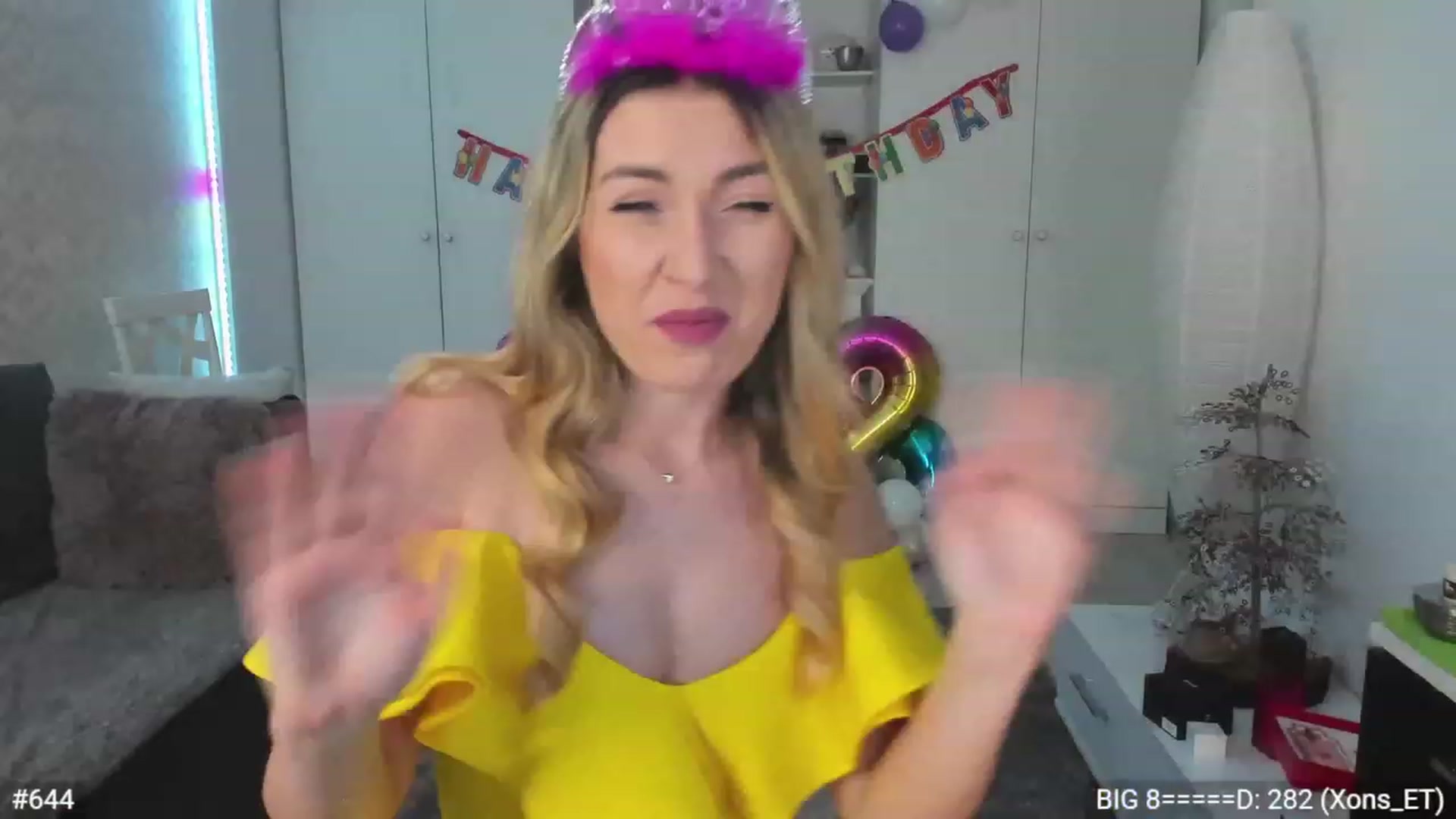 Gallery image thumbnail from Xonnie's myfreecams stream on, 01/31/2023, 24:06 image 13 of 20