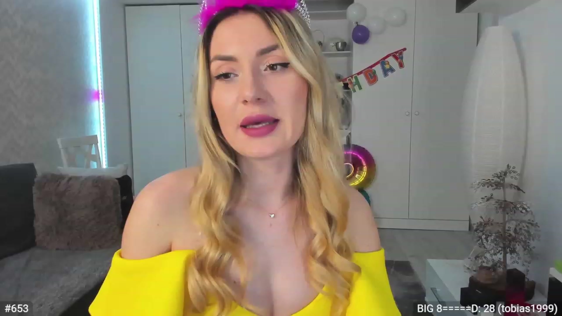 Gallery image thumbnail from Xonnie's myfreecams stream on, 01/31/2023, 24:06 image 7 of 20