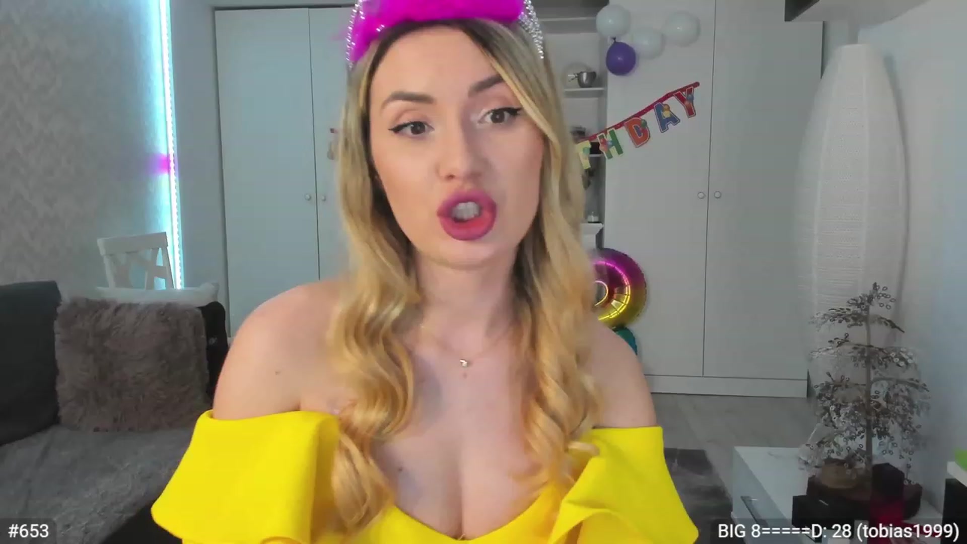 Gallery image thumbnail from Xonnie's myfreecams stream on, 01/31/2023, 24:06 image 5 of 20