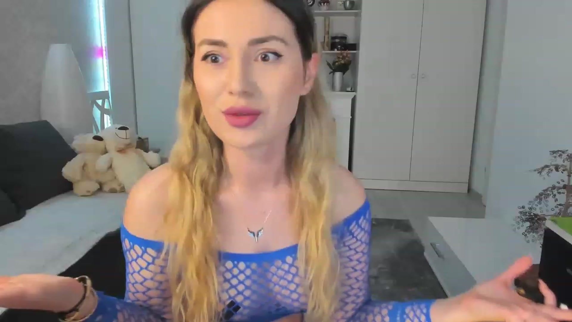 Gallery image thumbnail from Xonnie's myfreecams stream on, 07/16/2023, 23:39 image 14 of 20