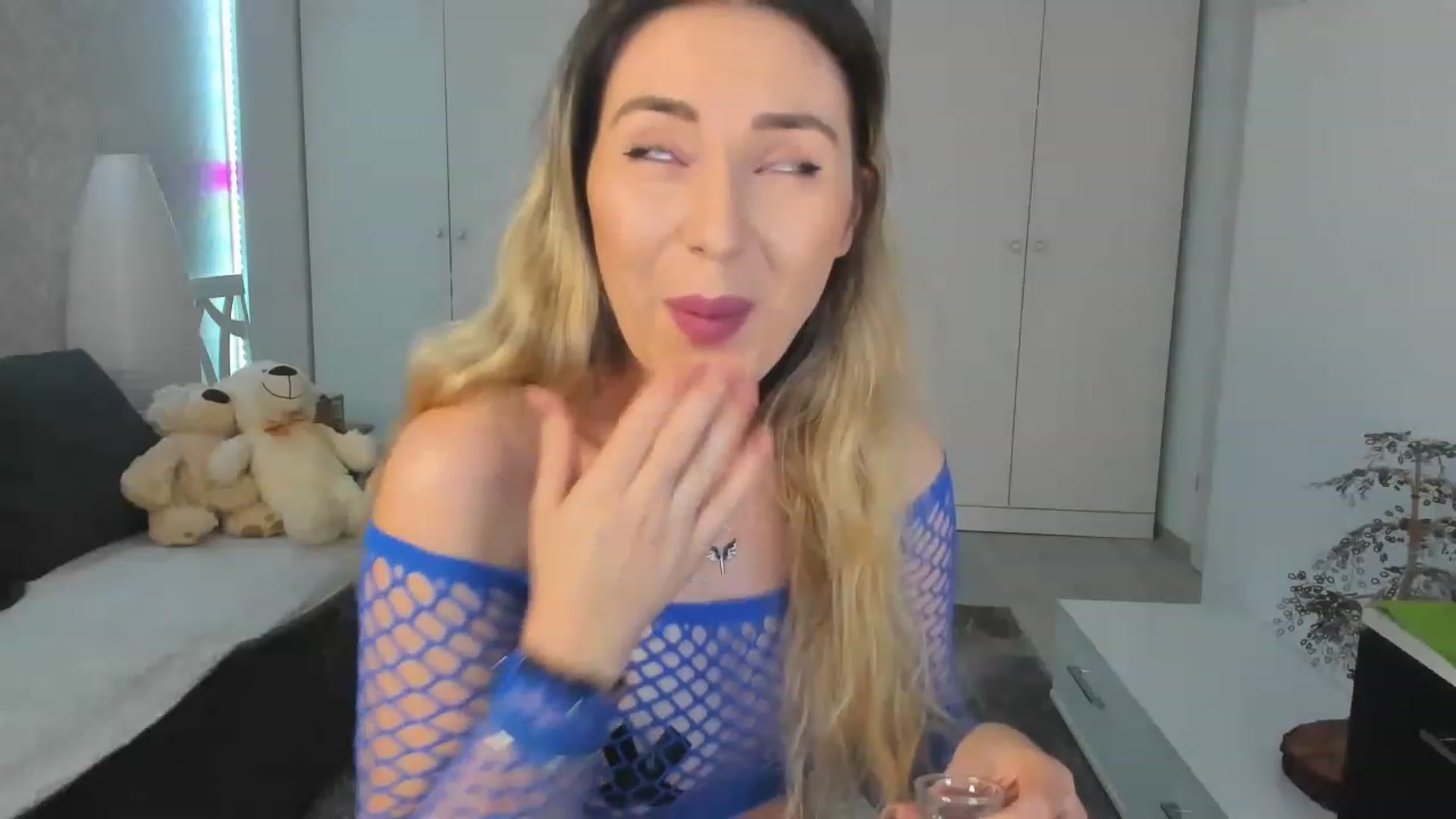 Gallery image thumbnail from Xonnie's myfreecams stream on, 07/16/2023, 23:39 image 8 of 20