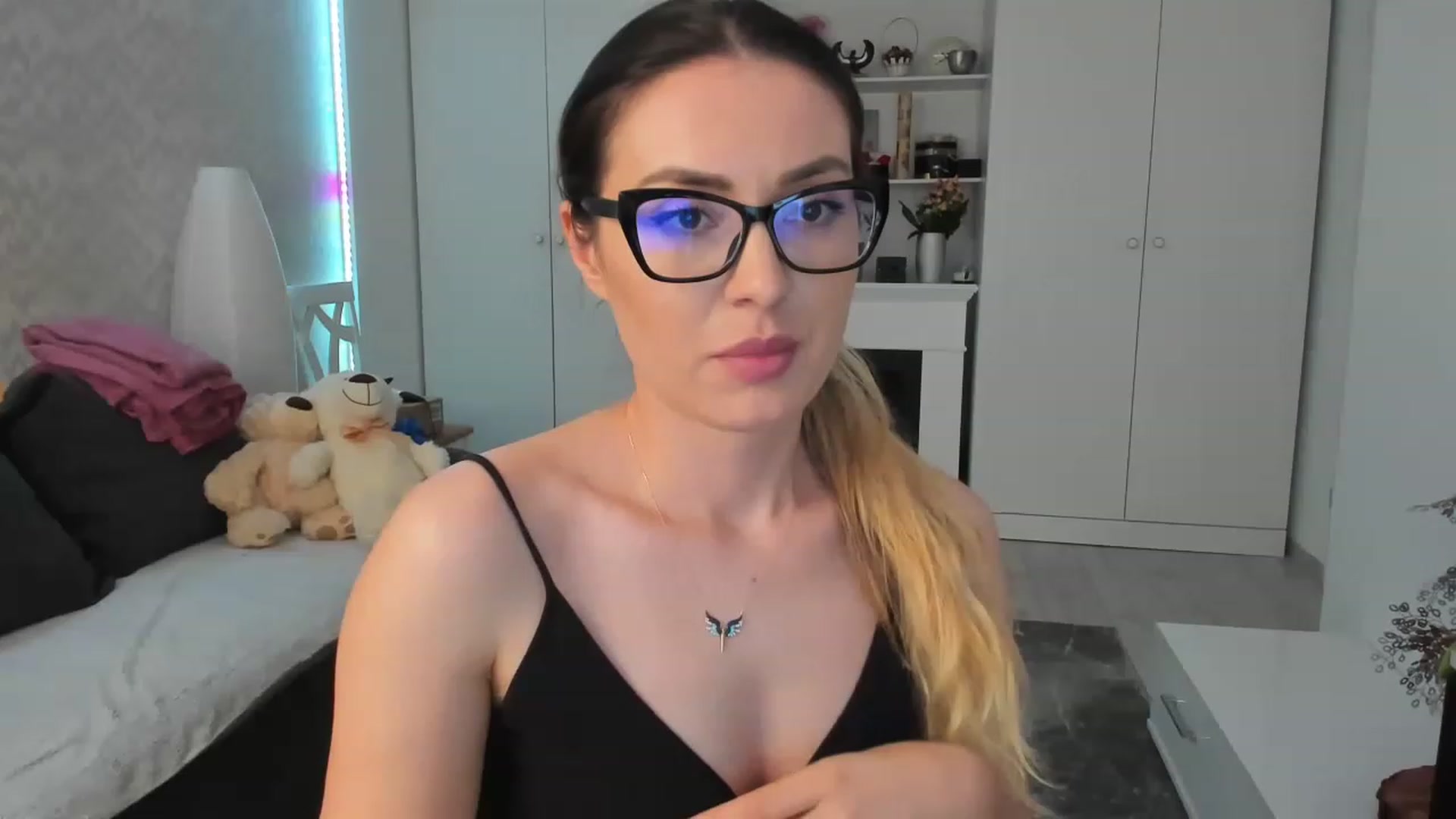 Gallery image thumbnail from Xonnie's myfreecams stream on, 07/17/2023, 04:01 image 8 of 20