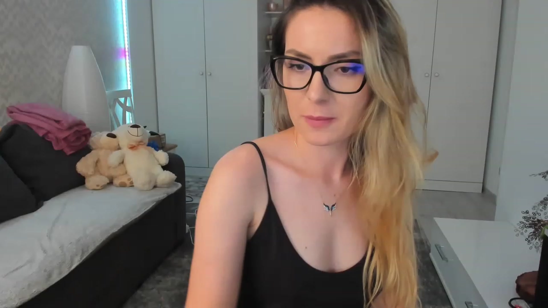 Gallery image thumbnail from Xonnie's myfreecams stream on, 07/17/2023, 04:01 image 19 of 20