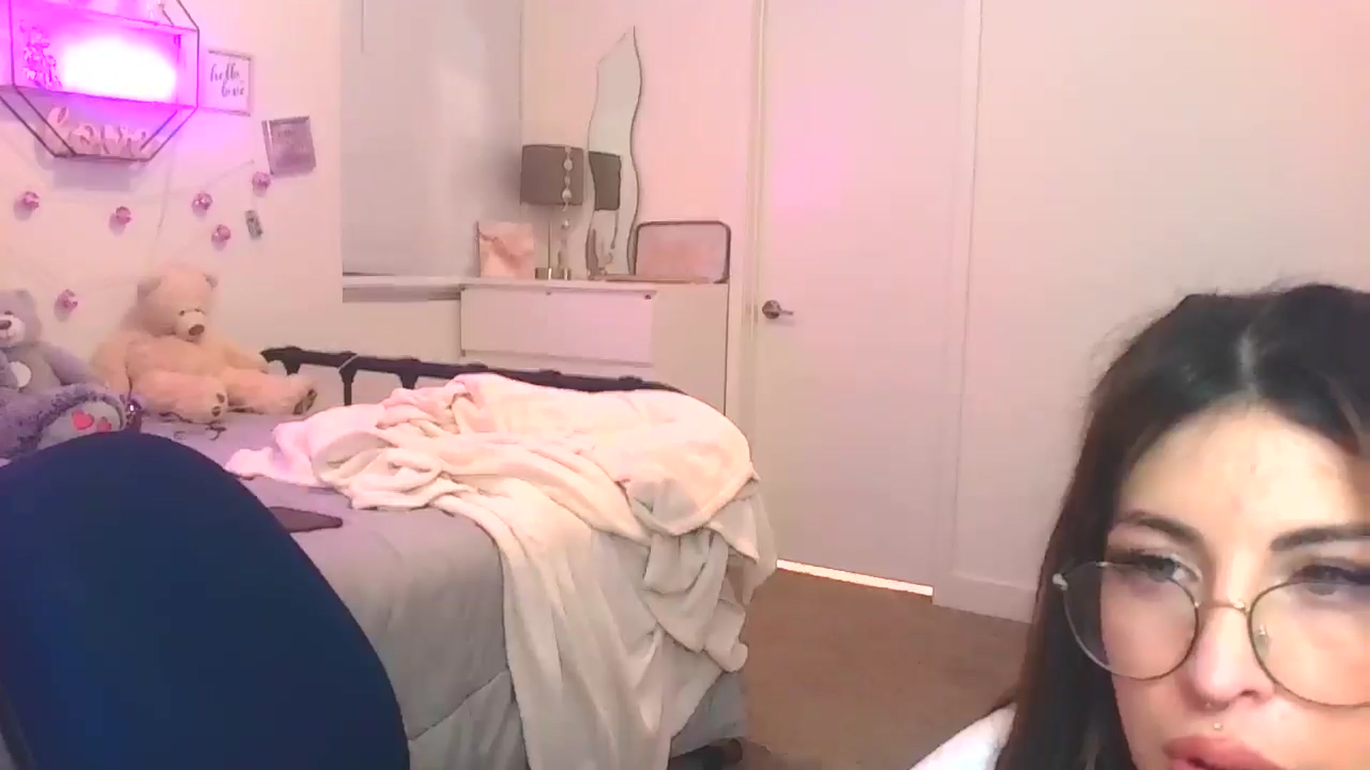 Gallery image thumbnail from XoxoAudrey's myfreecams stream on, 10/23/2024, 12:33 image 15 of 20