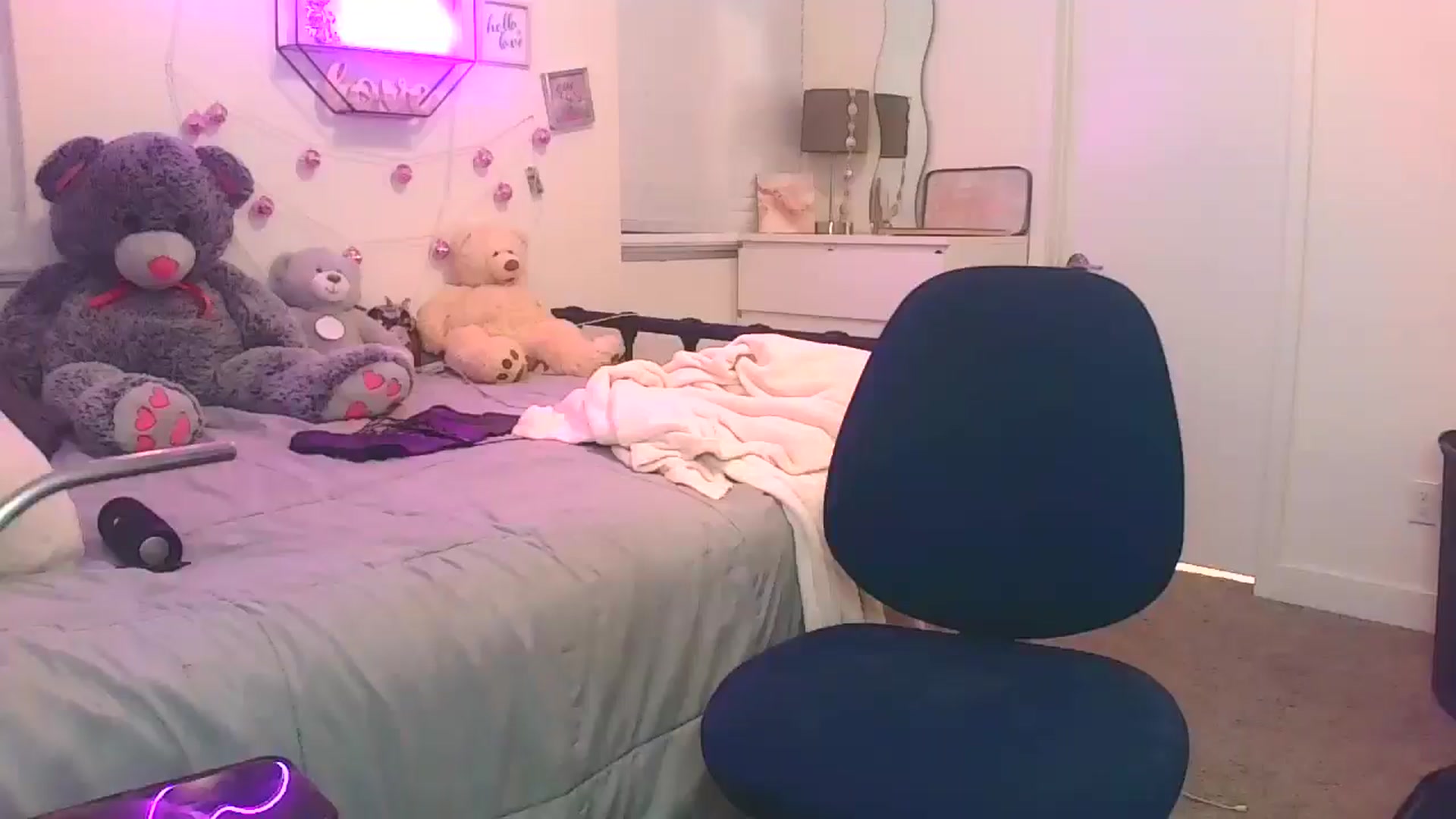 Gallery image thumbnail from XoxoAudrey's myfreecams stream on, 10/23/2024, 12:33 image 5 of 20