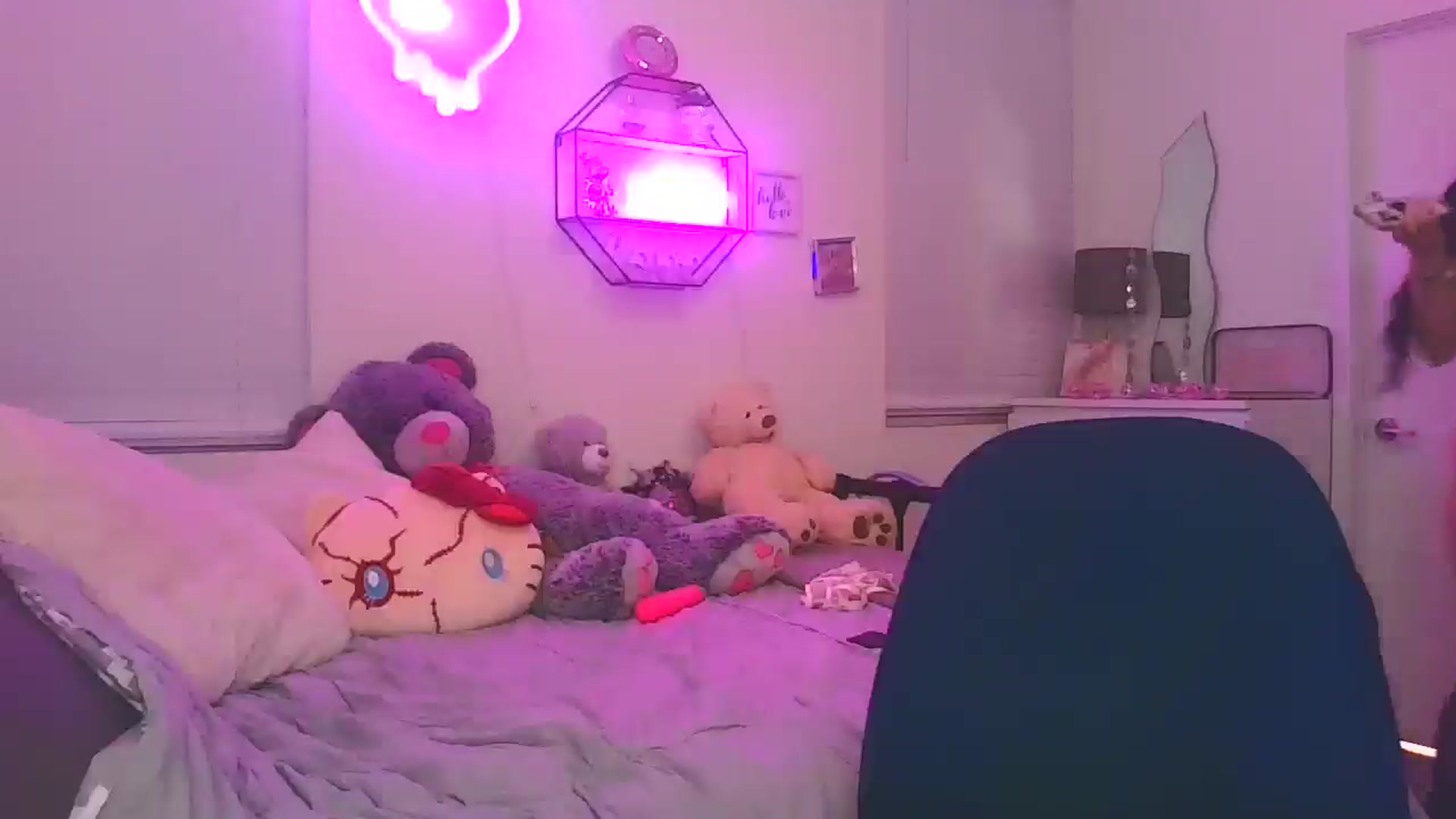 Gallery image thumbnail from XoxoAudrey's myfreecams stream on, 11/25/2024, 11:45 image 12 of 20