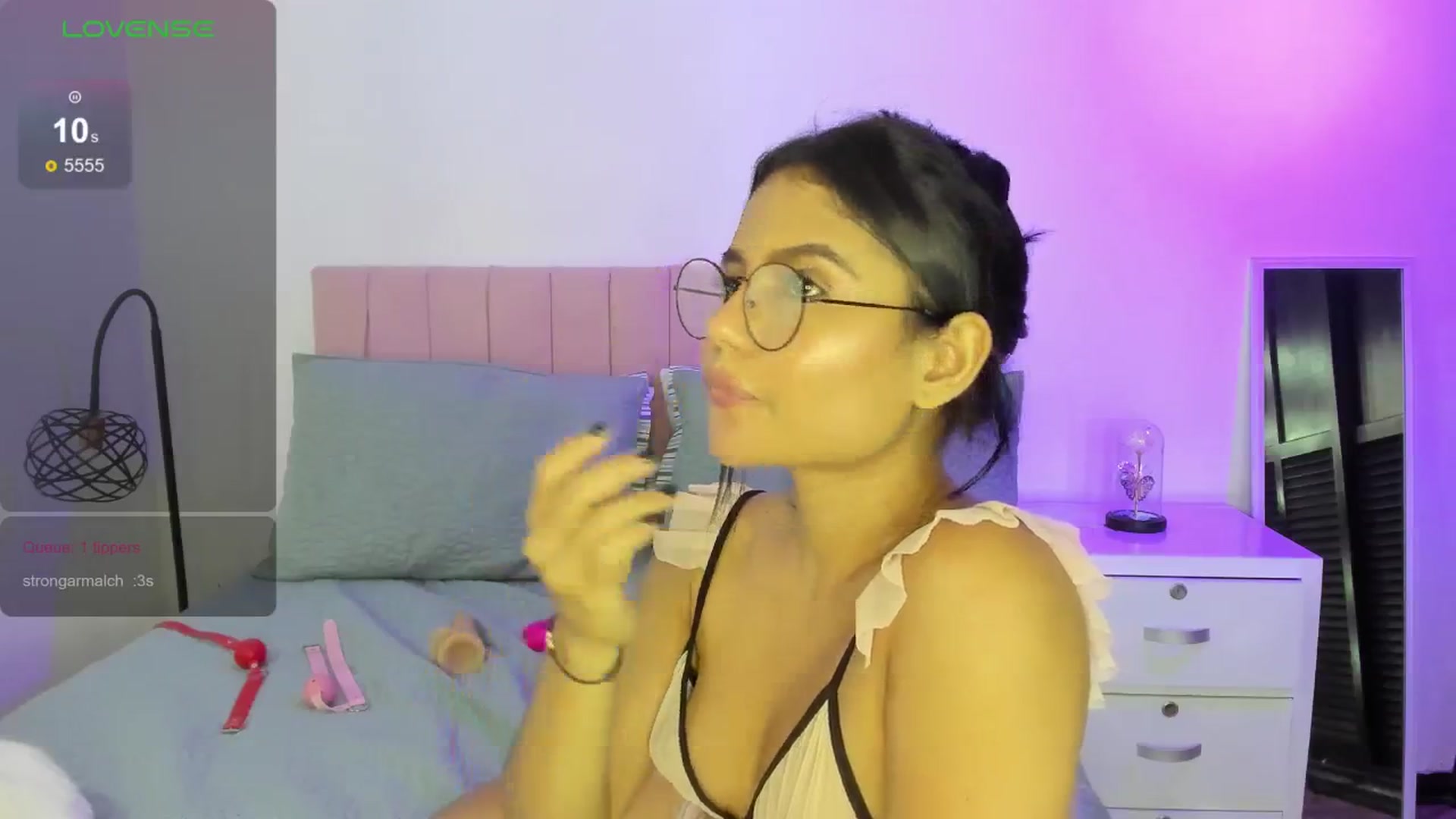 Gallery image thumbnail from Xoxo_danna's myfreecams stream on, 07/25/2024, 11:12 image 10 of 20