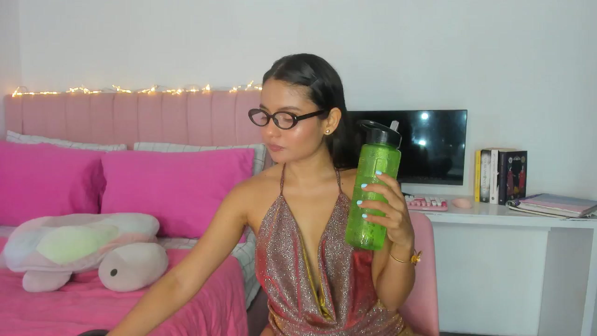 Gallery image thumbnail from Xoxo_danna's myfreecams stream on, 12/24/2024, 20:28 image 3 of 20