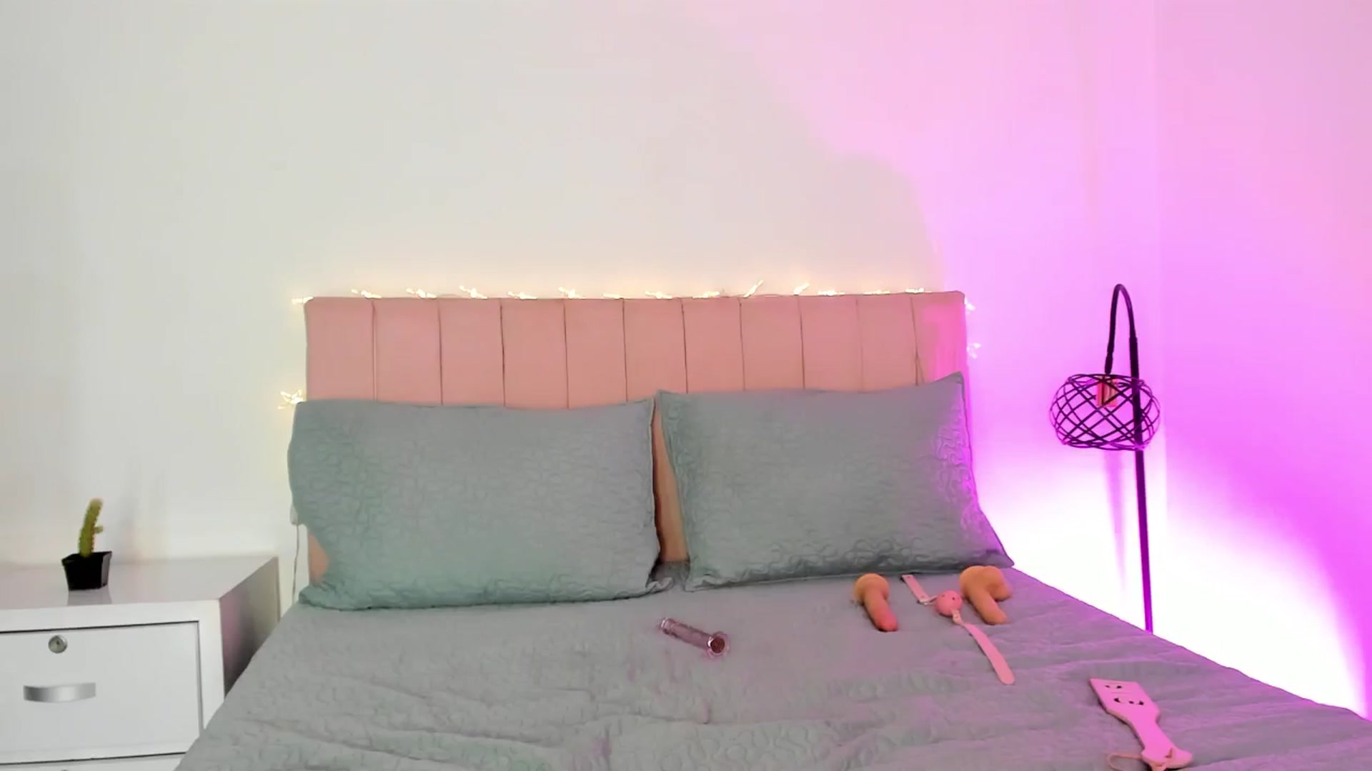 Gallery image thumbnail from Xoxo_danna's myfreecams stream on, 02/18/2025, 11:14 image 15 of 20