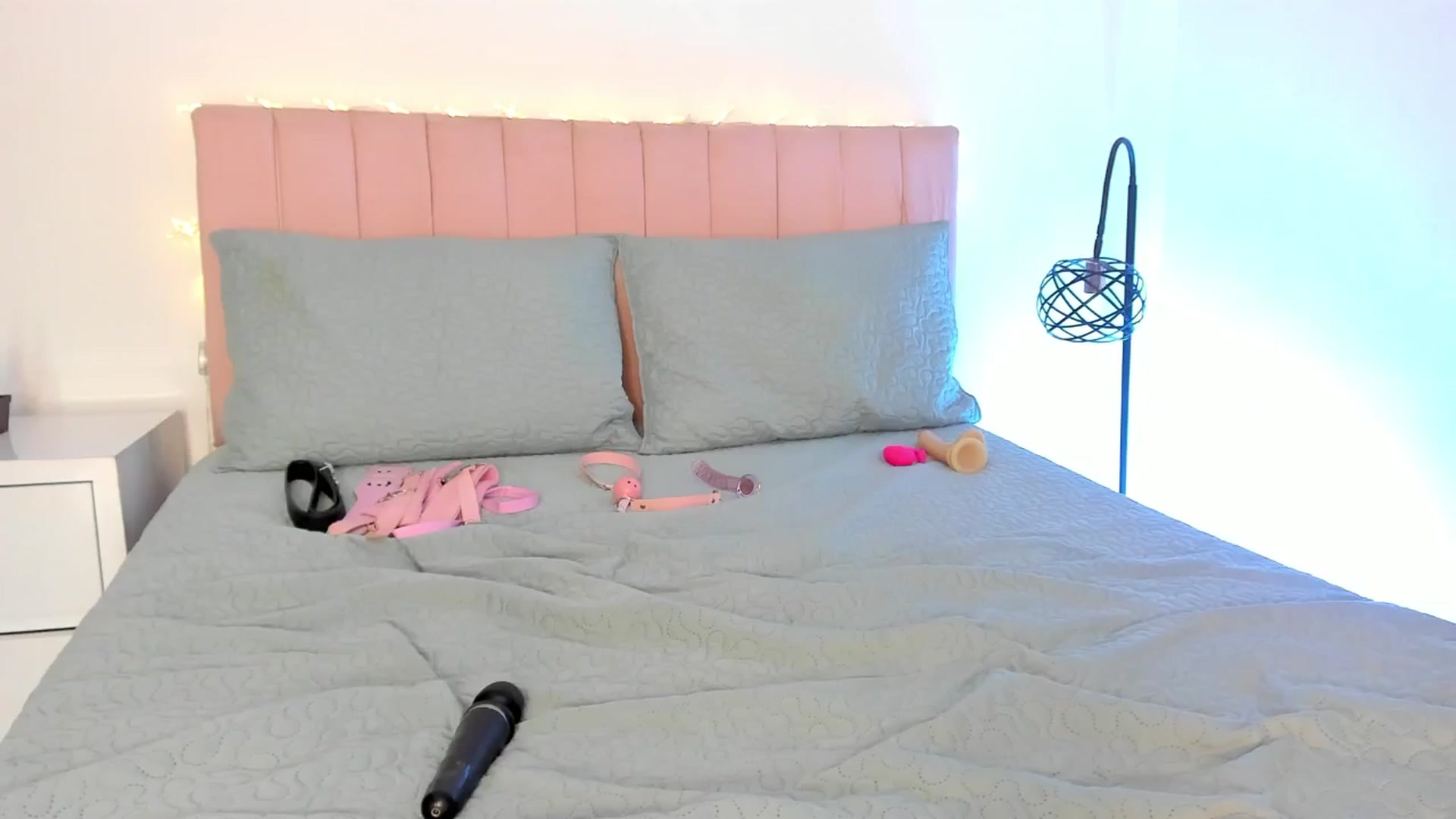 Gallery image thumbnail from Xoxo_danna's myfreecams stream on, 02/20/2025, 15:19 image 1 of 20