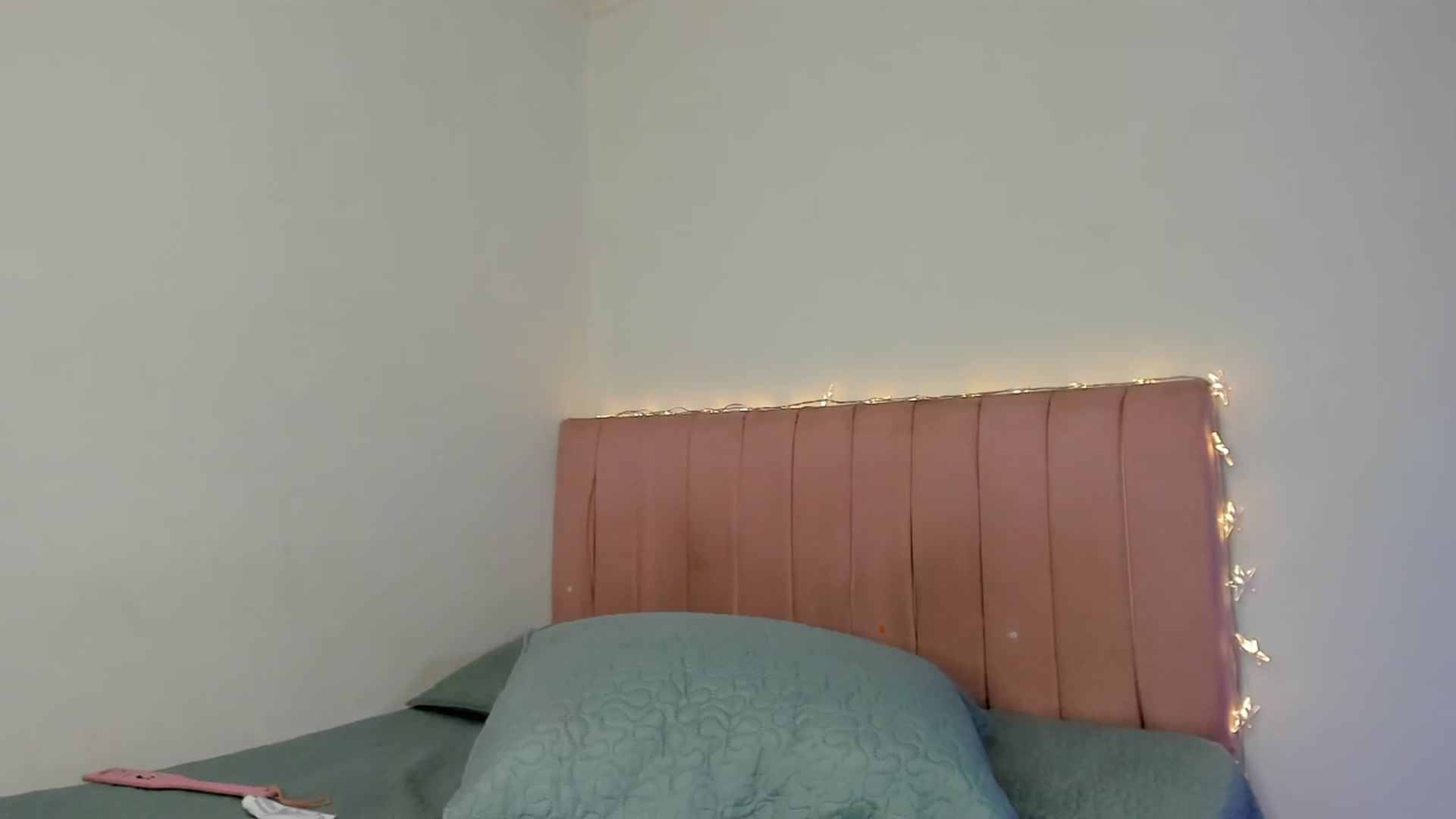Gallery image thumbnail from Xoxo_danna's myfreecams stream on, 04/16/2025, 13:19 image 20 of 20