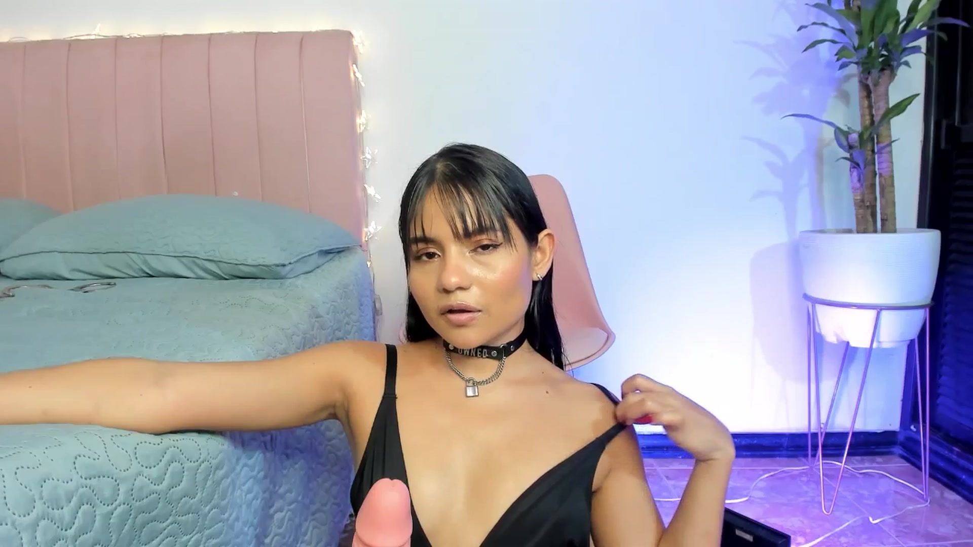 Gallery image thumbnail from Xoxo_danna's myfreecams stream on, 04/17/2025, 12:08 image 12 of 20