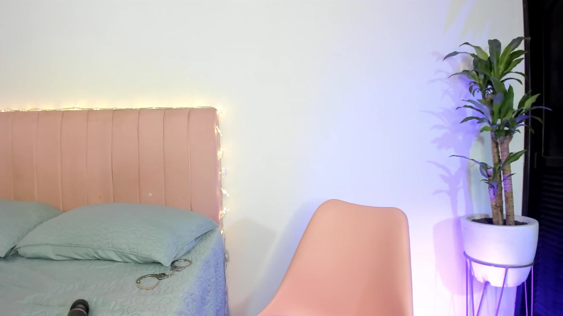 Gallery image thumbnail from Xoxo_danna's myfreecams stream on, 04/17/2025, 12:08 image 5 of 20