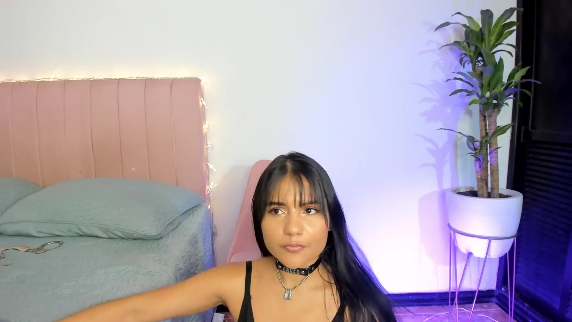 Gallery image thumbnail from Xoxo_danna's myfreecams stream on, 04/17/2025, 12:08 image 9 of 20