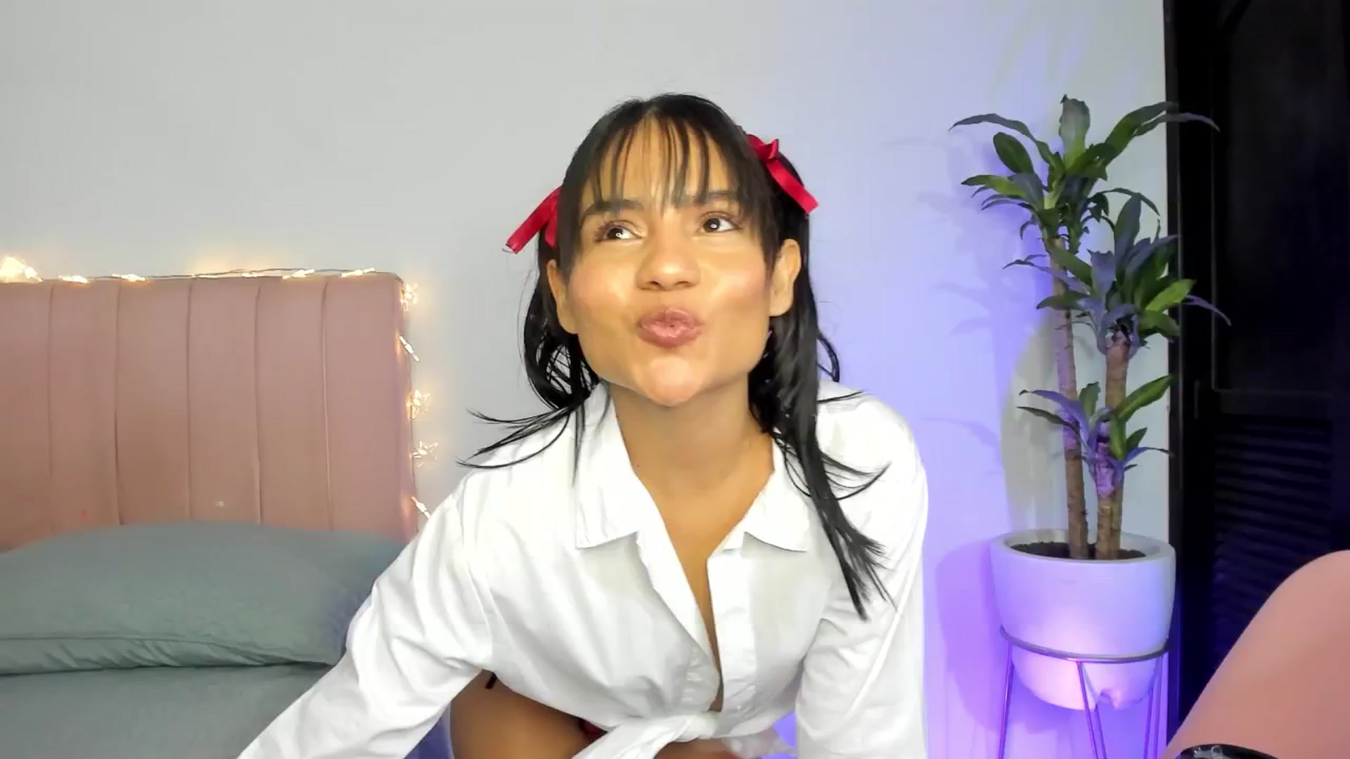 Gallery image thumbnail from Xoxo_danna's myfreecams stream on, 04/25/2025, 14:10 image 7 of 20