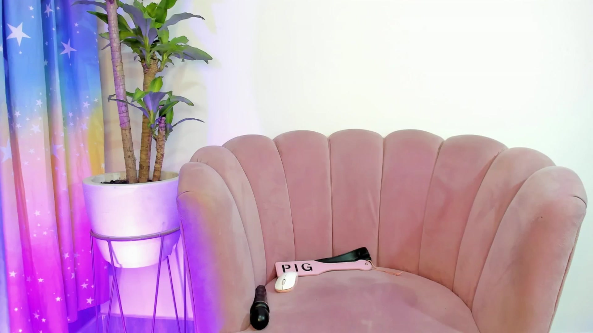 Gallery image thumbnail from Xoxo_danna's myfreecams stream on, 05/28/2025, 13:50 image 19 of 20