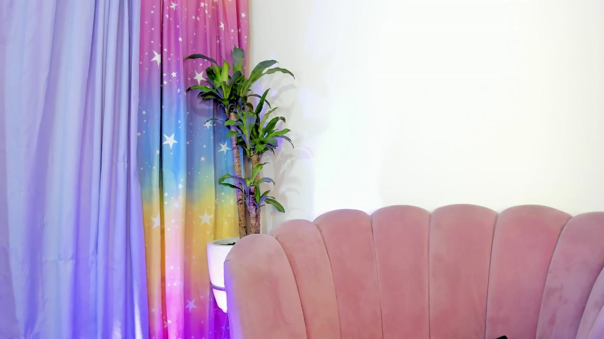 Gallery image thumbnail from Xoxo_danna's myfreecams stream on, 05/29/2025, 16:38 image 9 of 20
