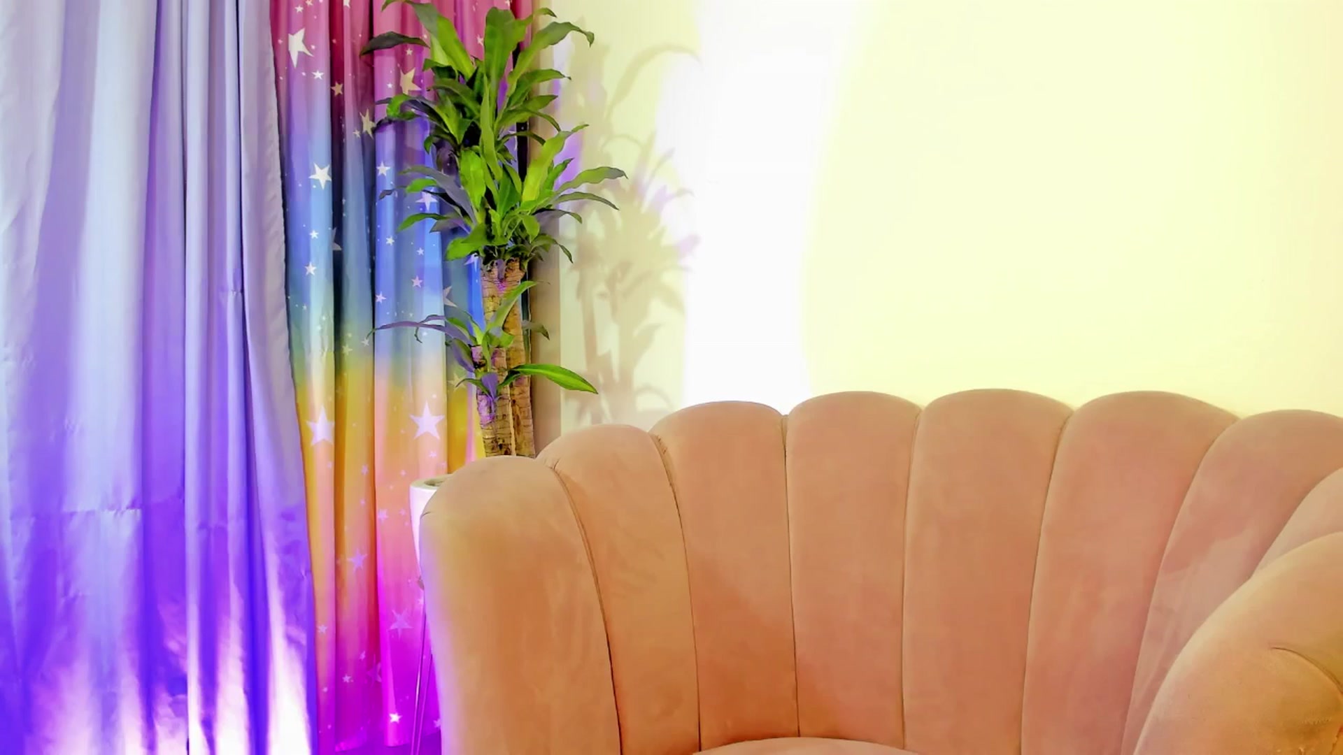 Gallery image thumbnail from Xoxo_danna's myfreecams stream on, 06/04/2025, 14:36 image 8 of 20