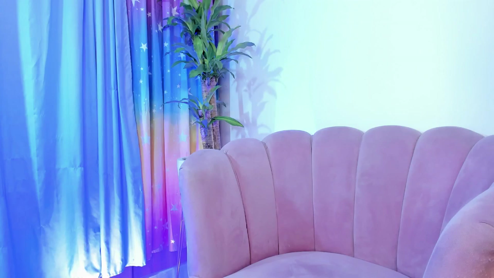 Gallery image thumbnail from Xoxo_danna's myfreecams stream on, 06/04/2025, 14:36 image 4 of 20