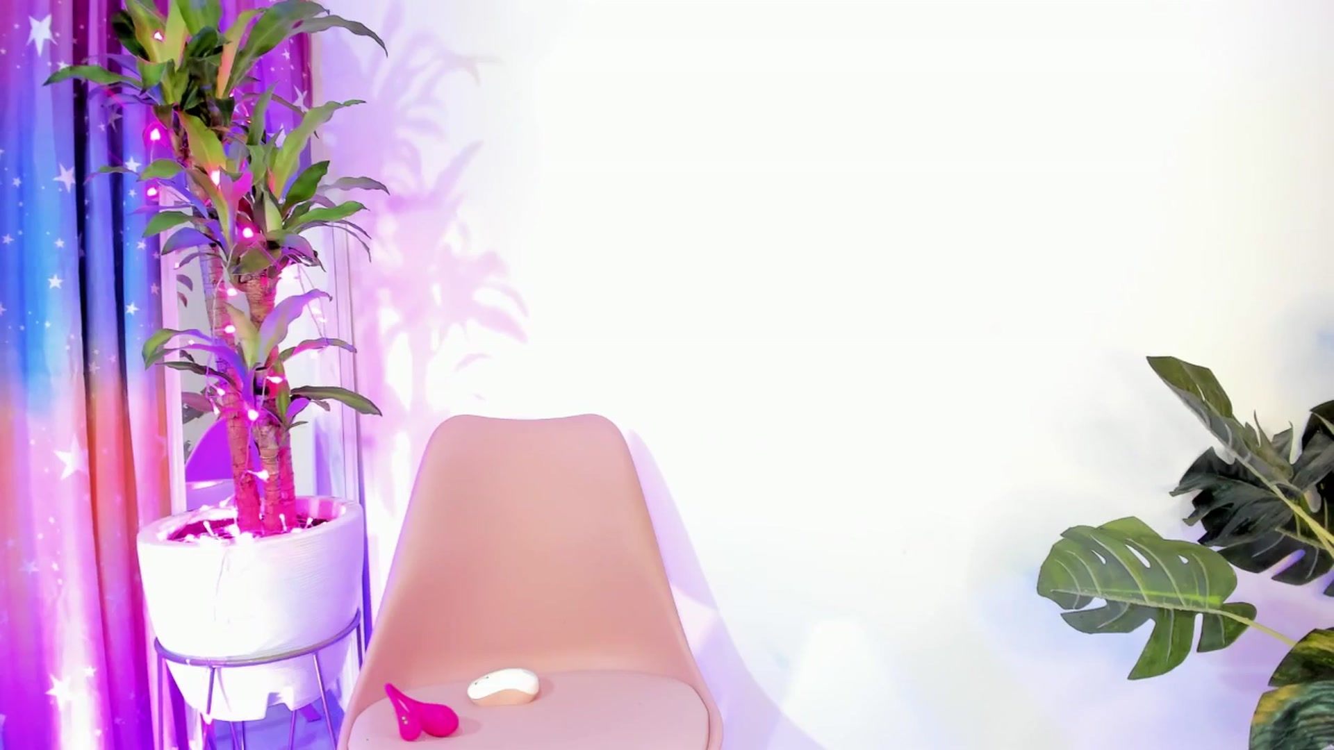Gallery image thumbnail from Xoxo_danna's myfreecams stream on, 06/13/2025, 13:23 image 13 of 20