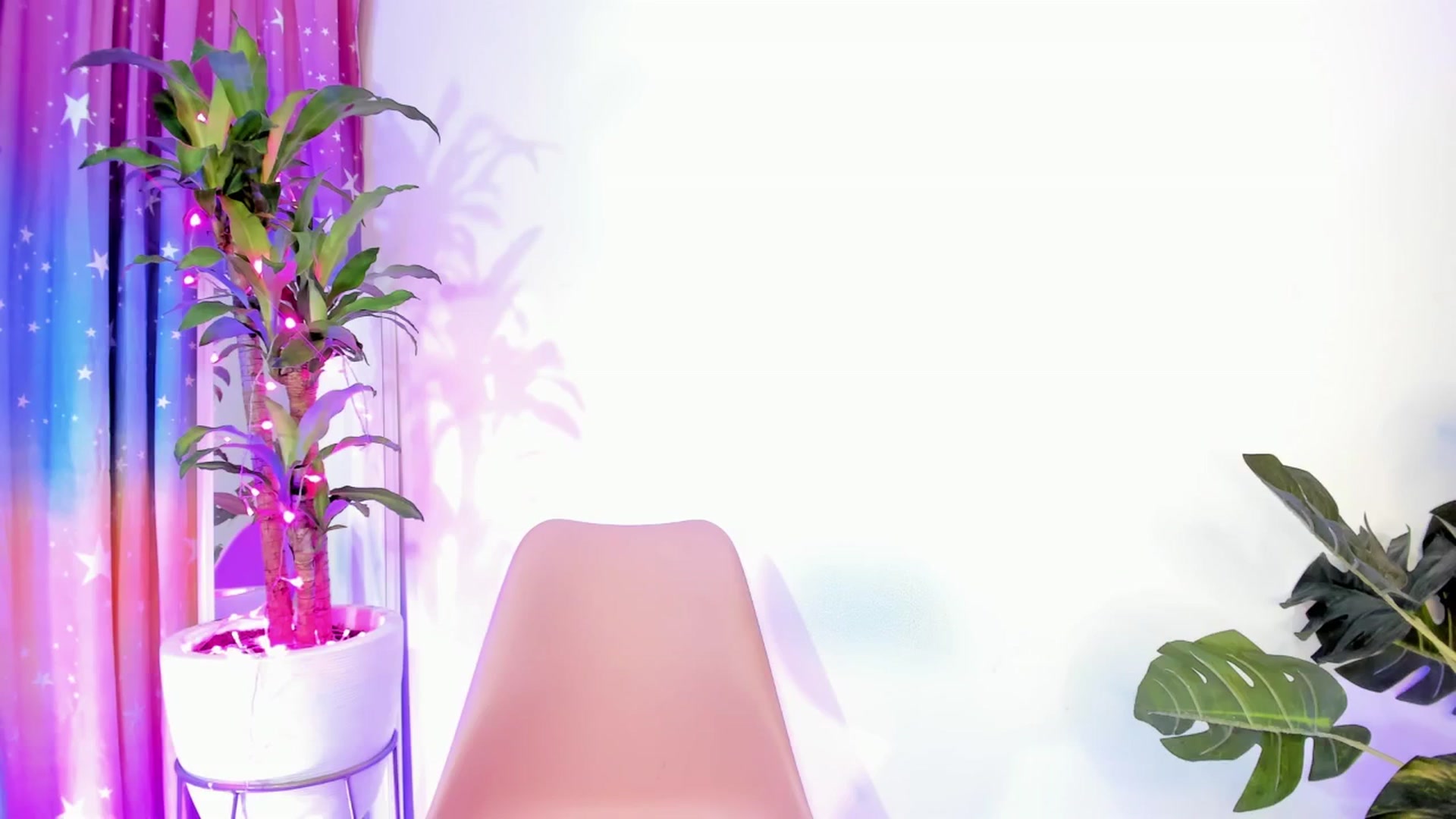 Gallery image thumbnail from Xoxo_danna's myfreecams stream on, 06/13/2025, 16:21 image 12 of 20