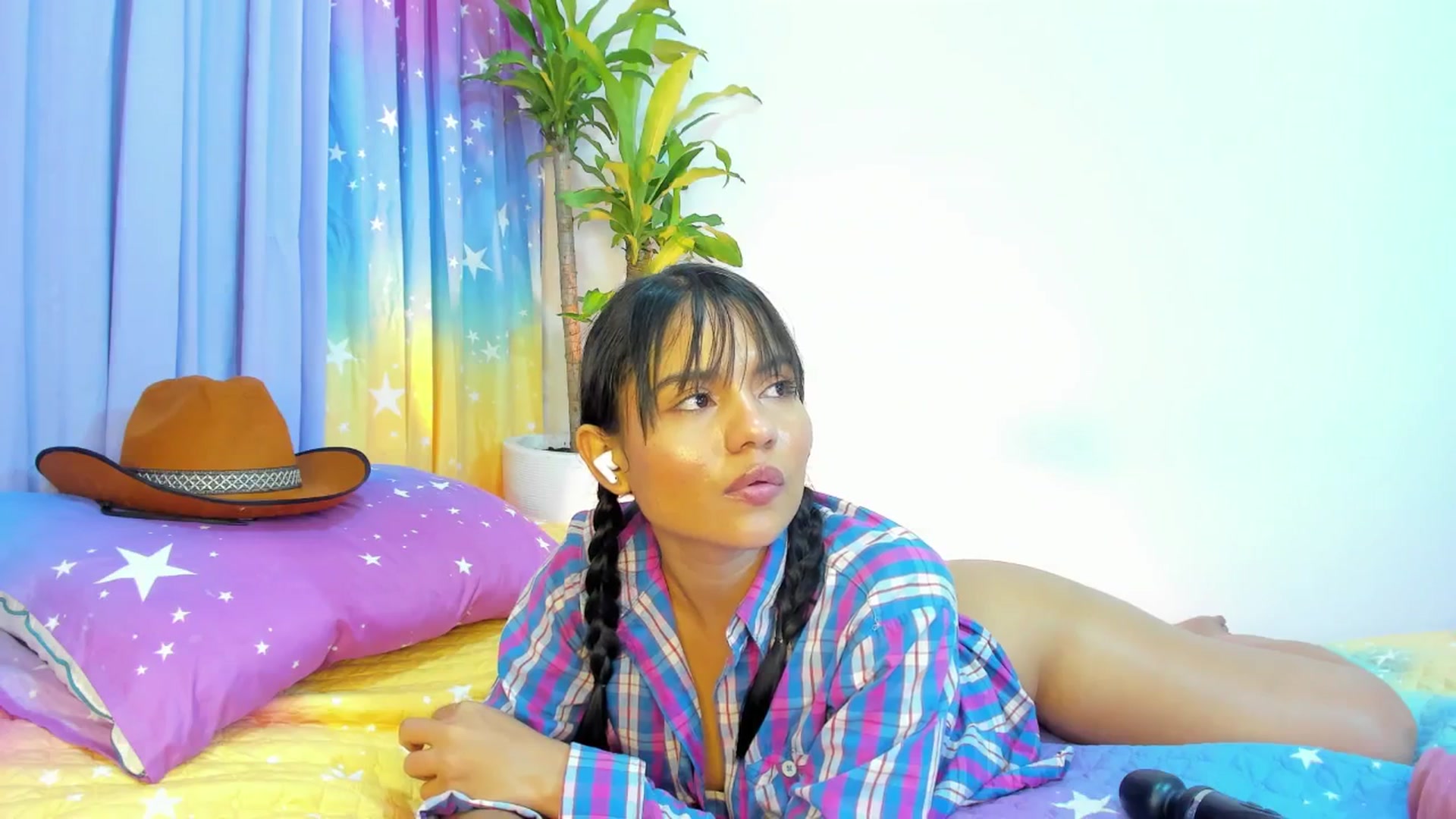 Gallery image thumbnail from Xoxo_danna's myfreecams stream on, 07/22/2025, 10:35 image 20 of 20