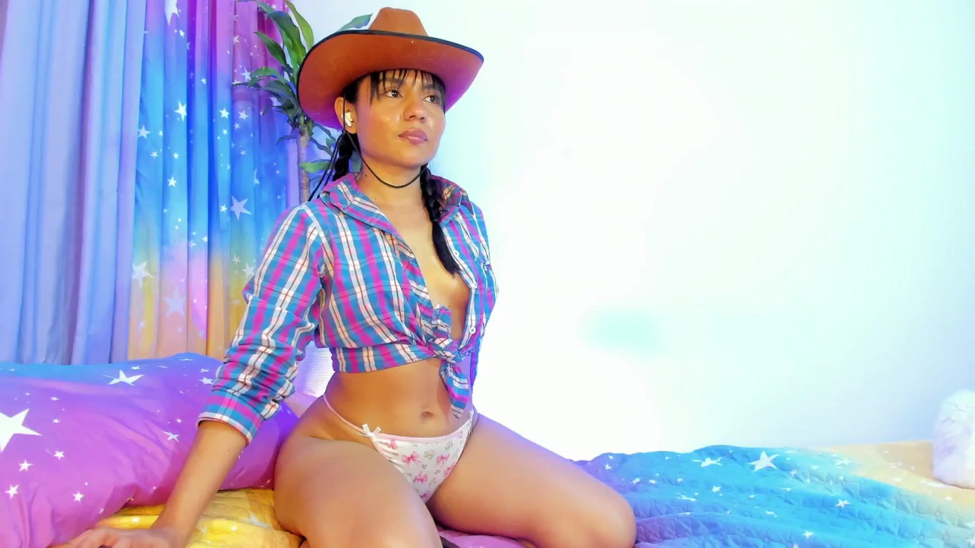 Gallery image thumbnail from Xoxo_danna's myfreecams stream on, 07/22/2025, 10:35 image 18 of 20