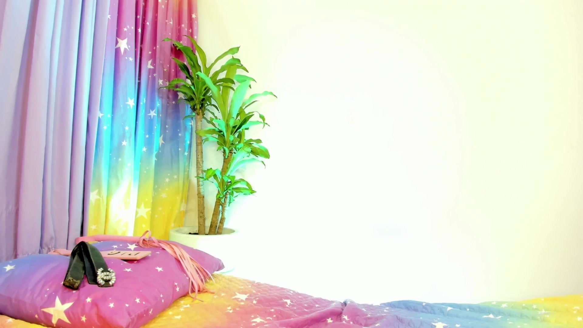 Gallery image thumbnail from Xoxo_danna's myfreecams stream on, 07/25/2025, 08:49 image 15 of 20