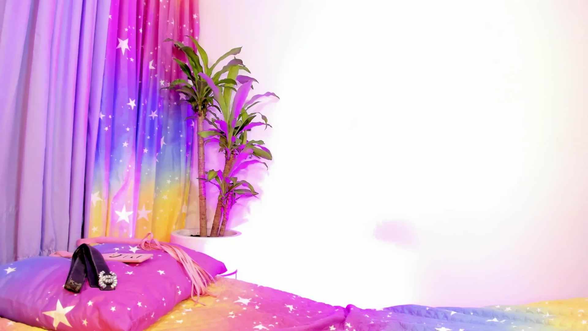 Gallery image thumbnail from Xoxo_danna's myfreecams stream on, 07/25/2025, 08:49 image 11 of 20