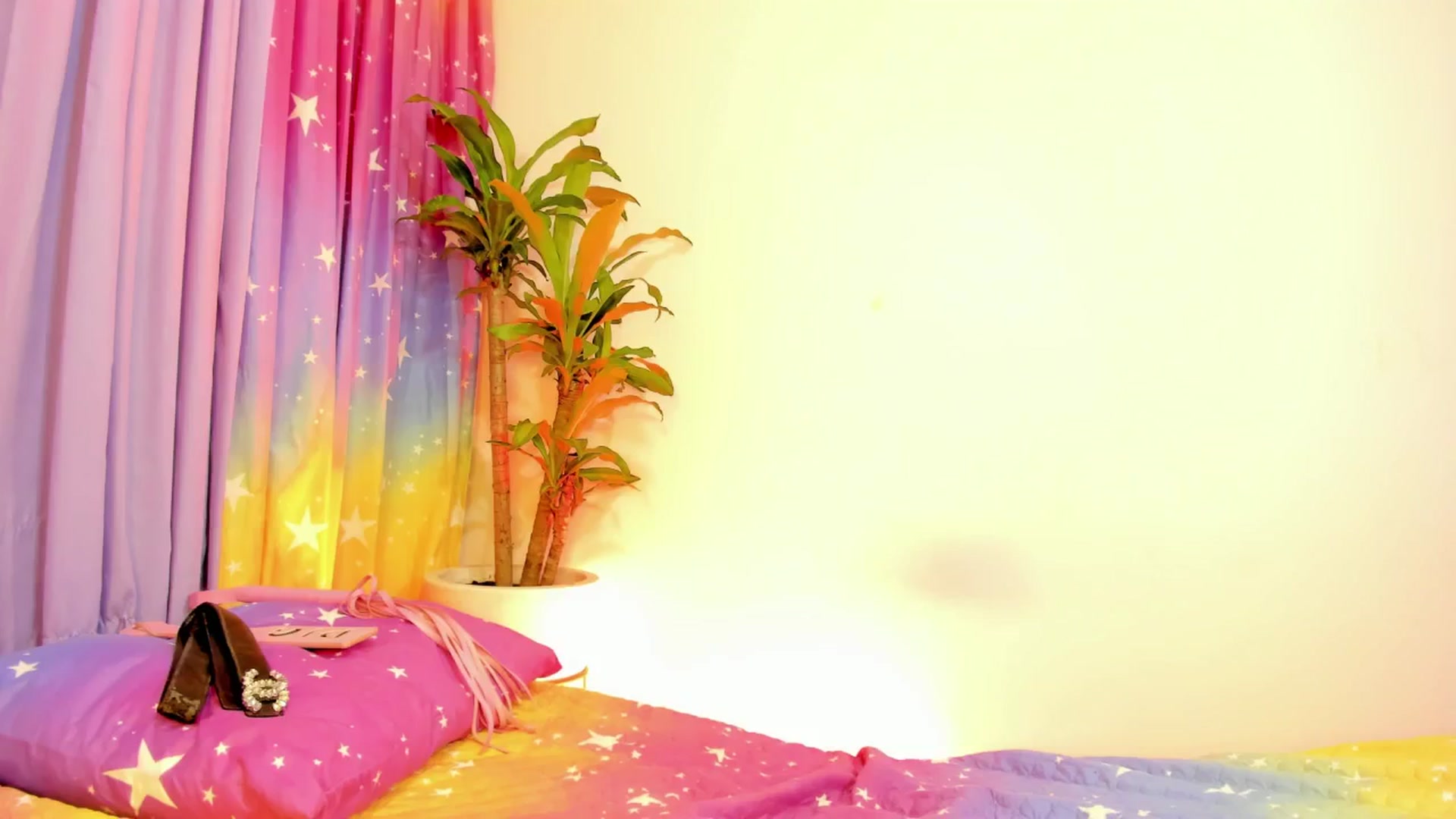 Gallery image thumbnail from Xoxo_danna's myfreecams stream on, 07/25/2025, 08:49 image 14 of 20
