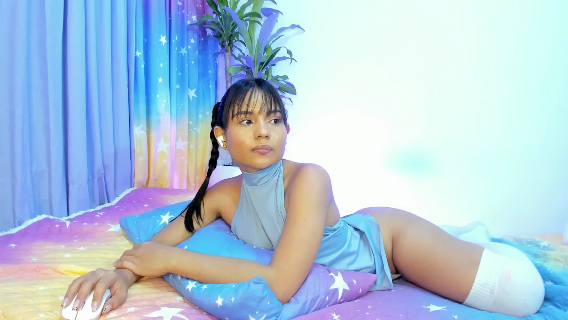 Gallery image thumbnail from Xoxo_danna's myfreecams stream on, 07/29/2025, 12:57 image 19 of 20