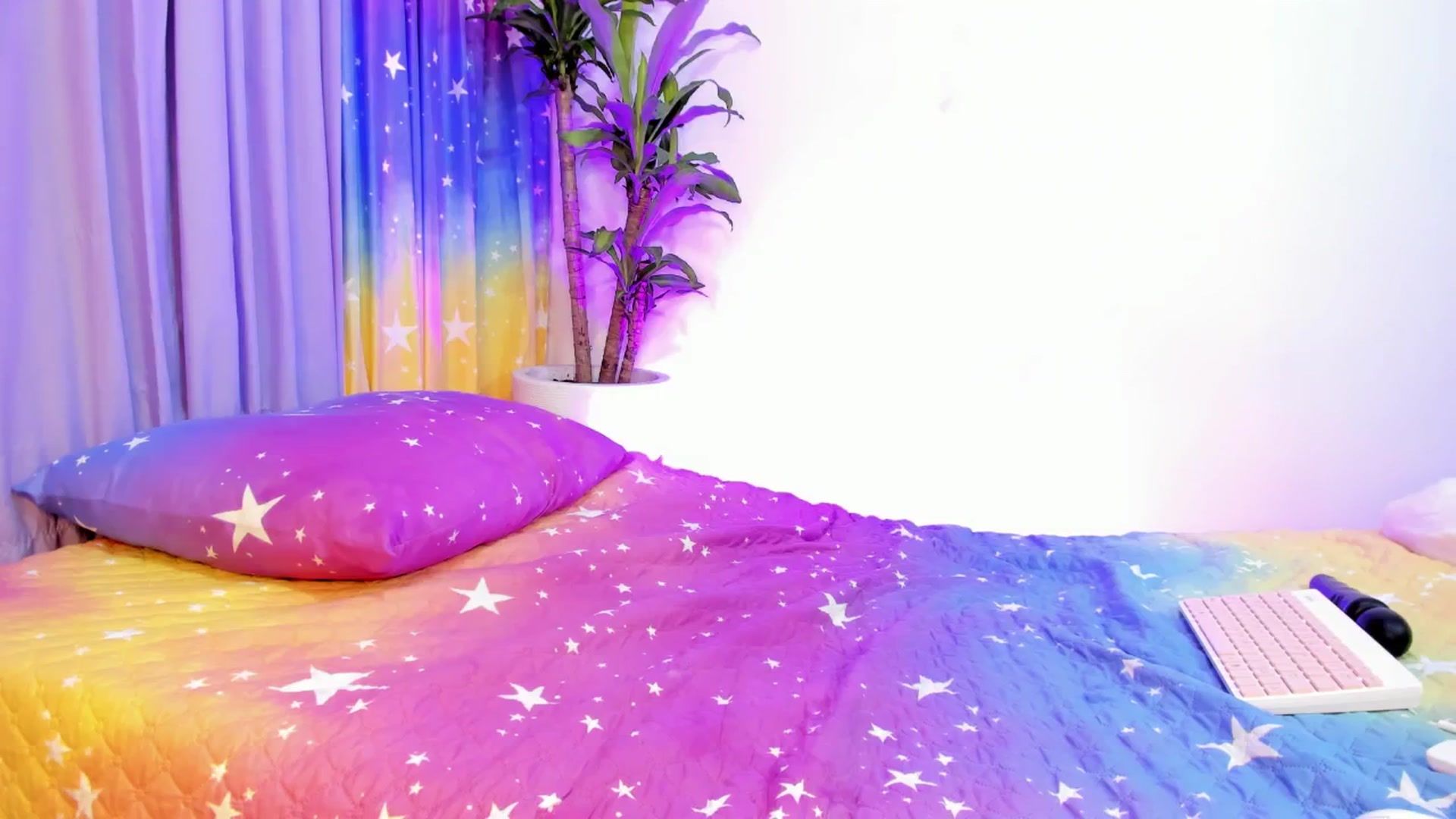 Gallery image thumbnail from Xoxo_danna's myfreecams stream on, 07/31/2025, 12:55 image 11 of 20