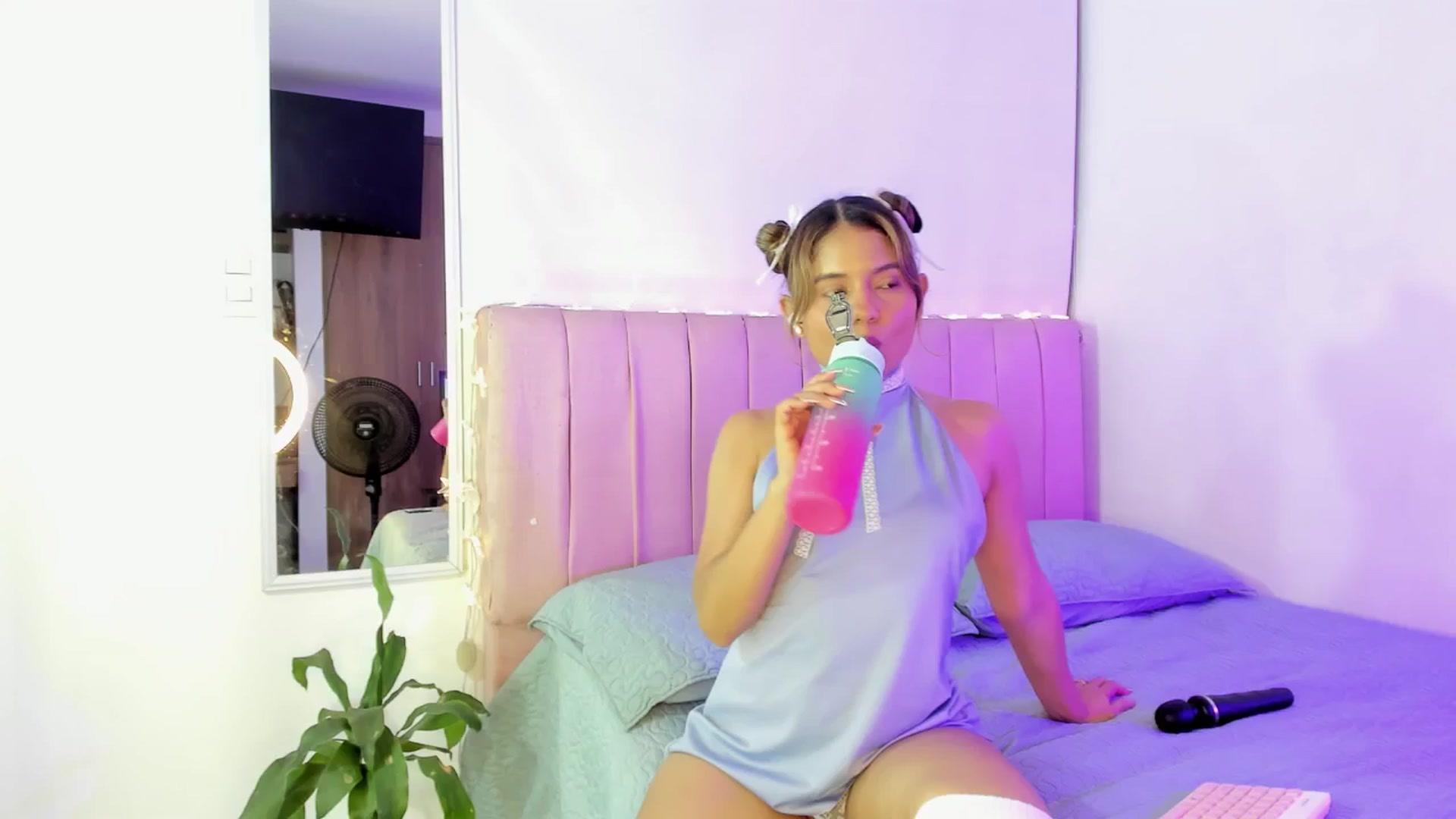 Gallery image thumbnail from Xoxo_danna's myfreecams stream on, 11/28/2025, 02:49 image 14 of 20